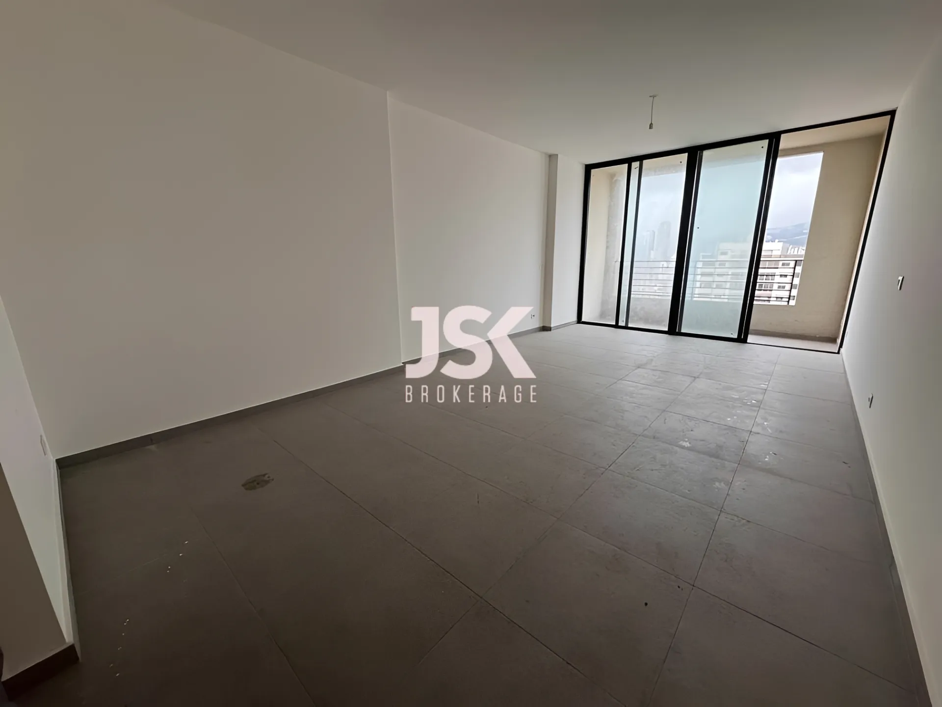Apartment for Sale in Ain El Remmaneh - 3 bed, 3 bath