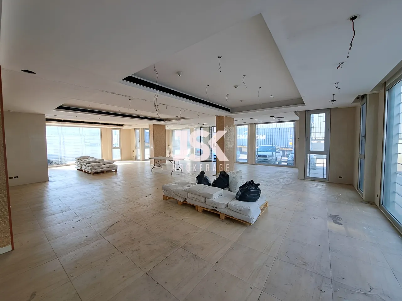 Building for Rent in Dekwaneh