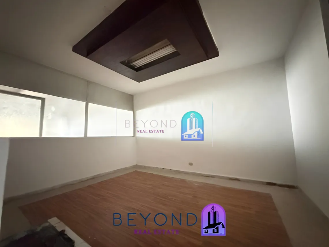 Warehouse for rent in Ramlet El Baida, Bayrut, Lebanon