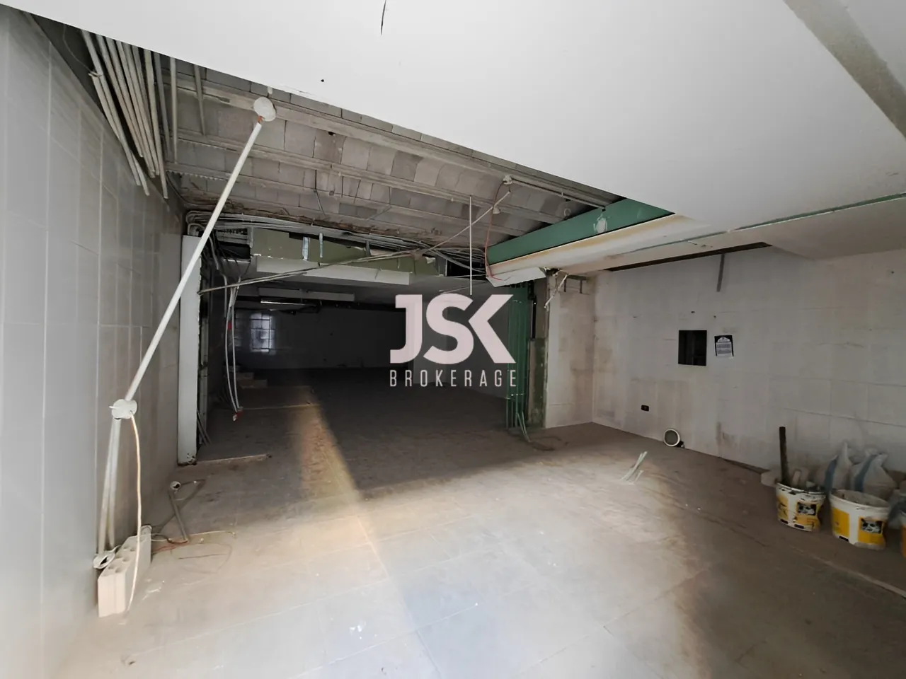 Building for Rent in Dekwaneh