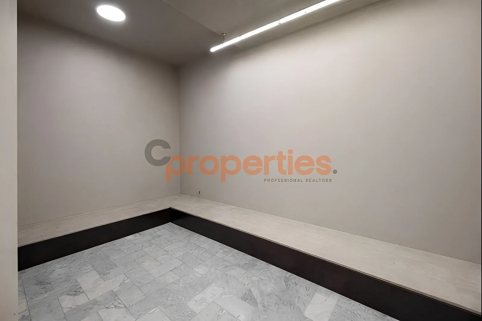 Shop for sale in Hazmieh