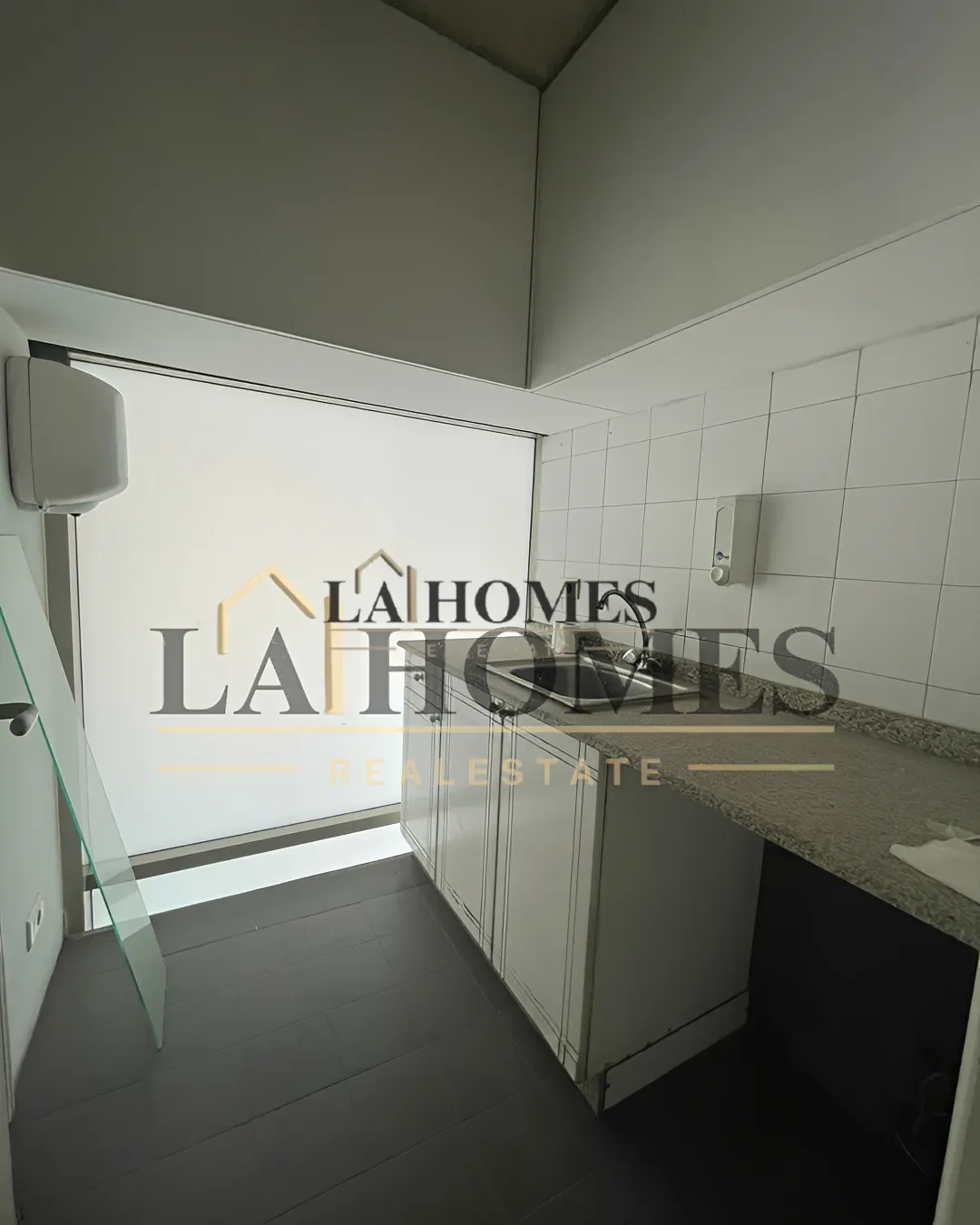 Office for rent in Sin El Fil
