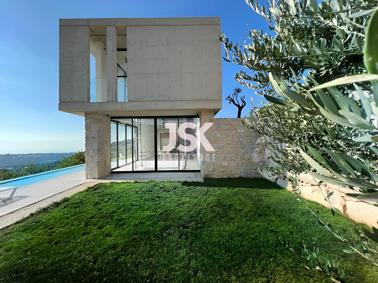 Loft for Sale in Batroun