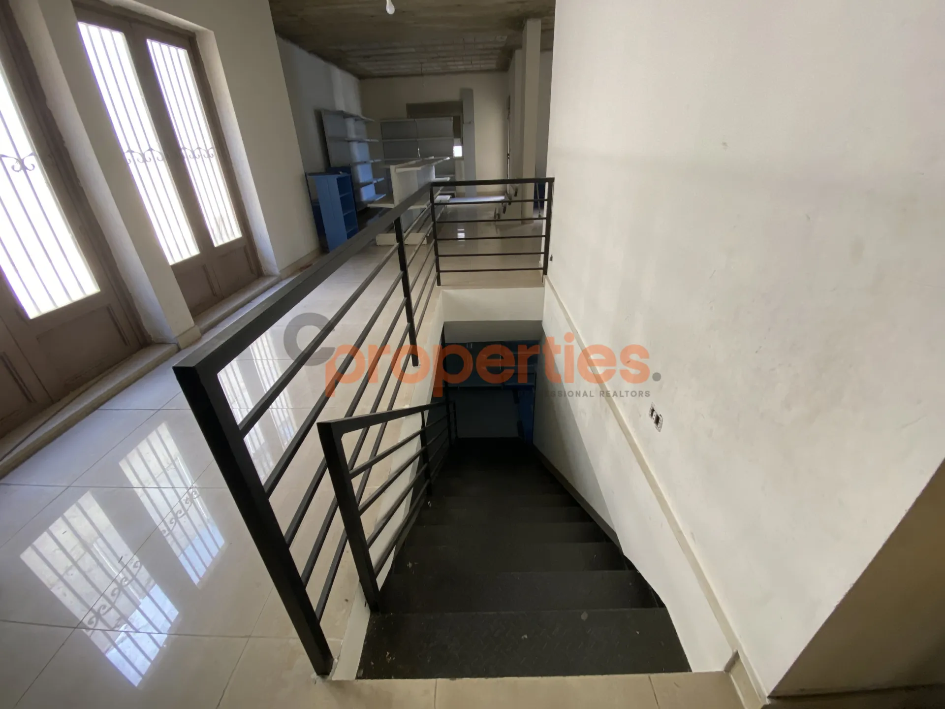 Showroom for Rent in Hazmieh