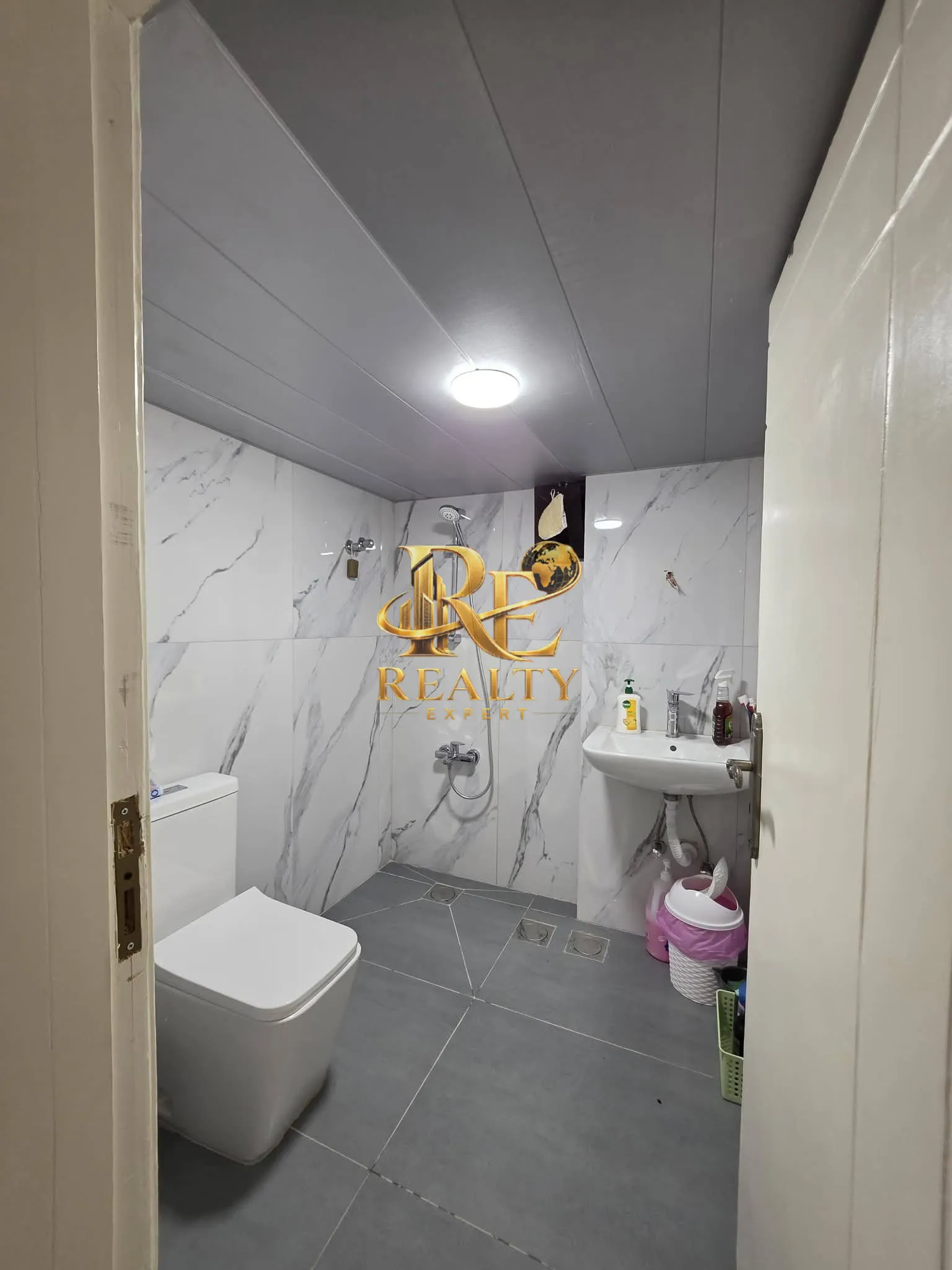 شقة for sale in عرمون، لبنان