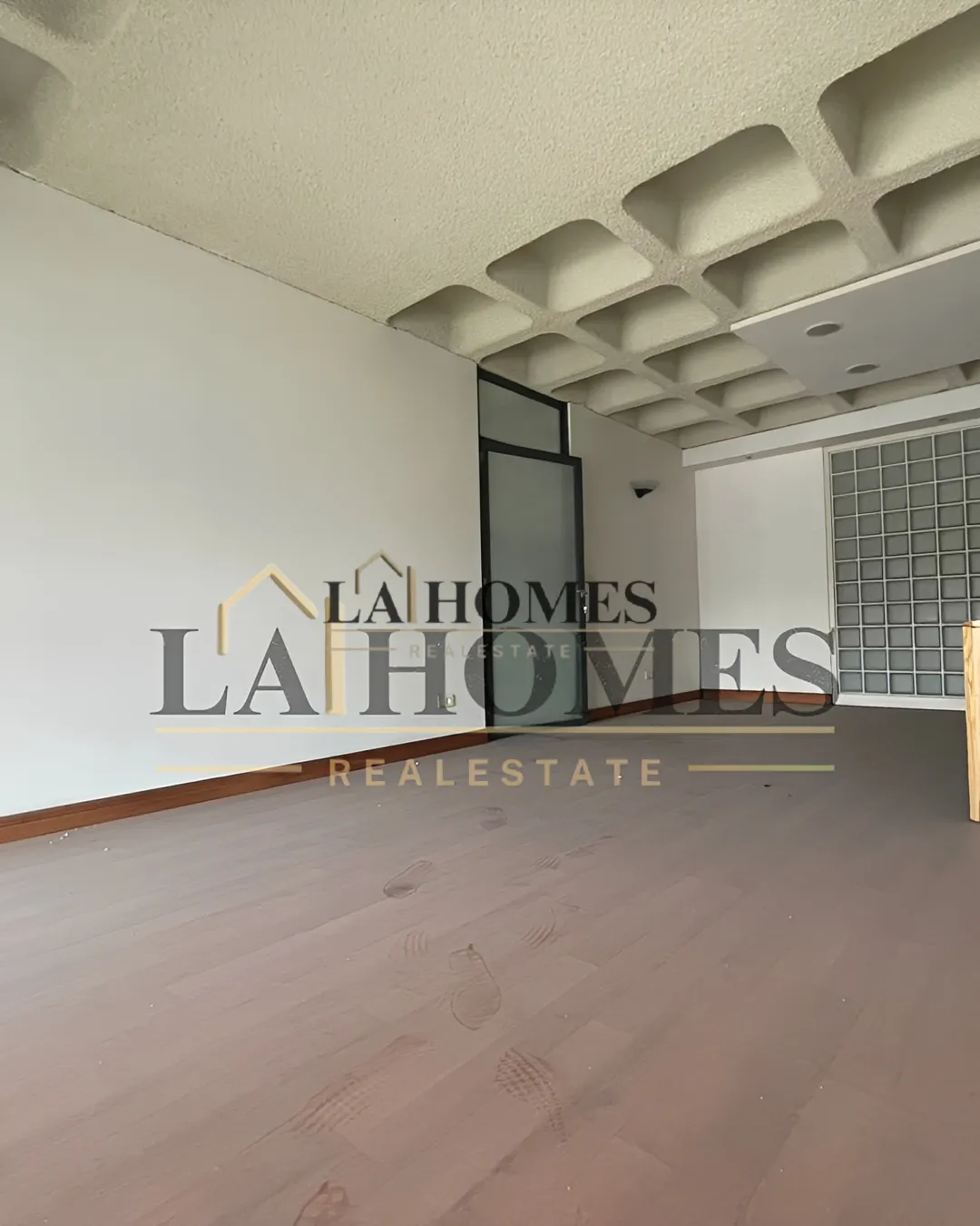 Office for rent in Sin El Fil