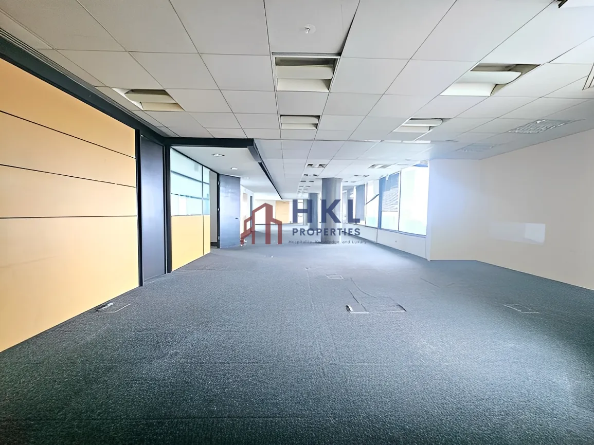 Office for Rent in Furn El Chebak, Bayrut, Lebanon