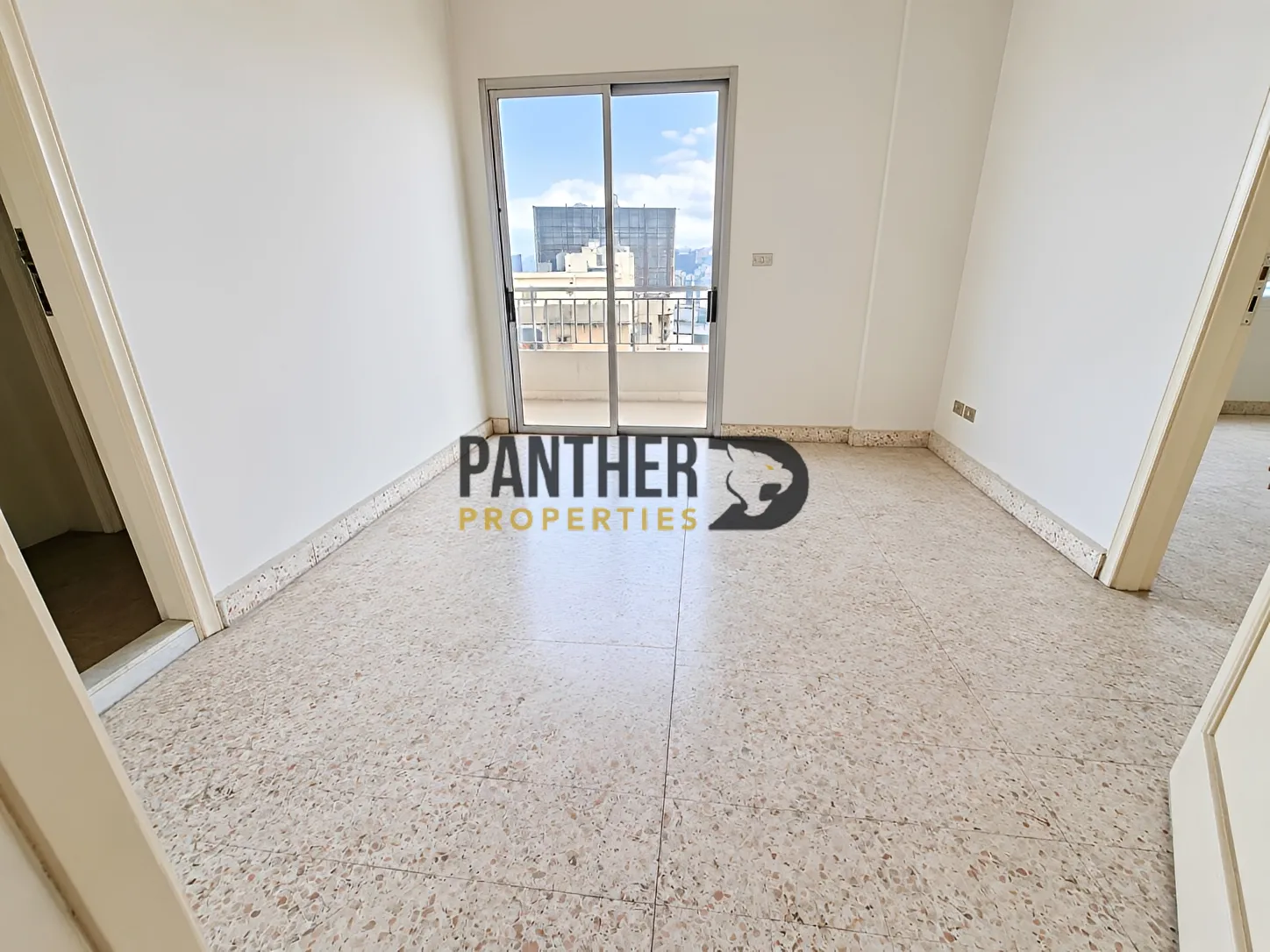 Office for sale in Daoura
