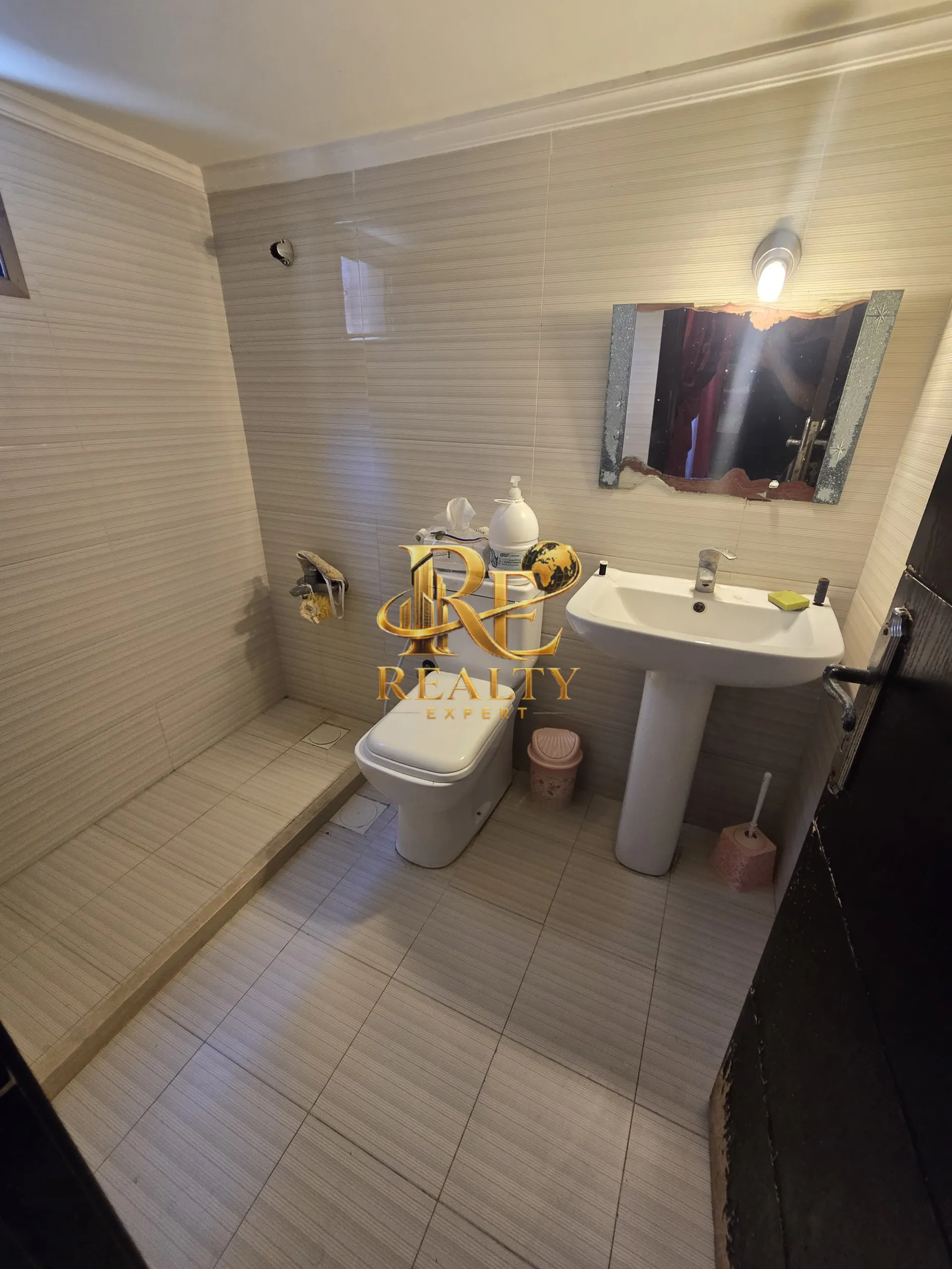 شقة for sale in شويفات القبة، لبنان