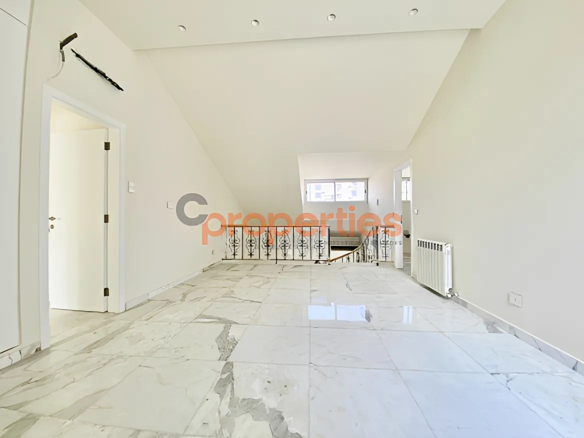 Apartment for Sale in Adma w Dafnah - 6 bed, 5 bath