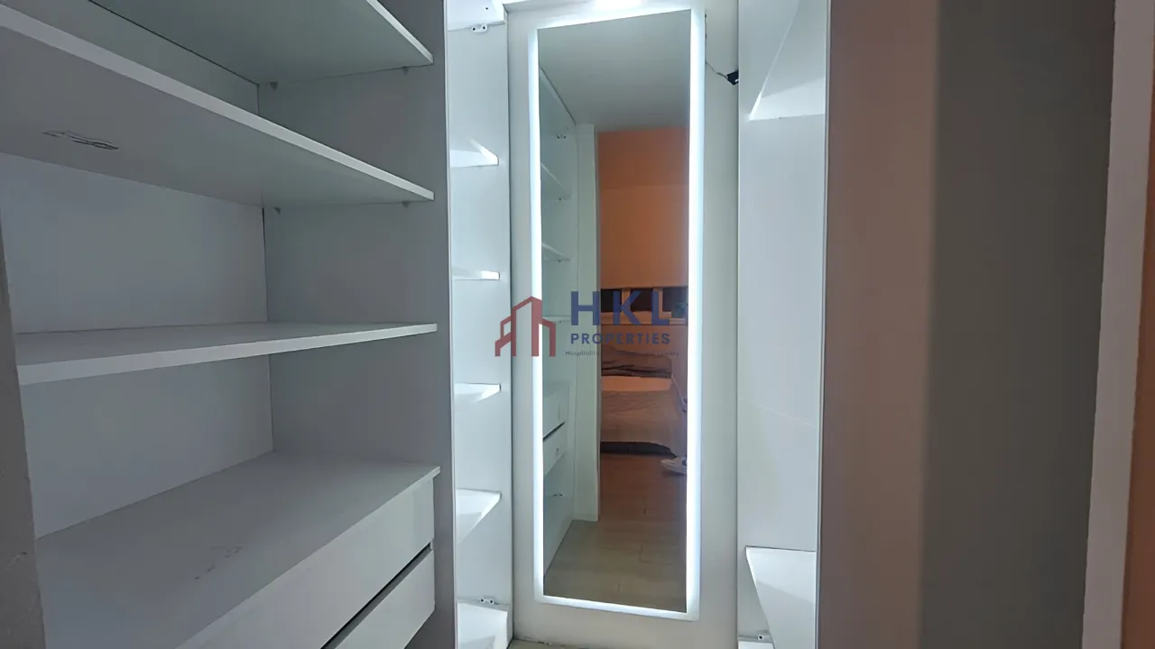 Apartment for rent in Caree d'or, Achrafieh