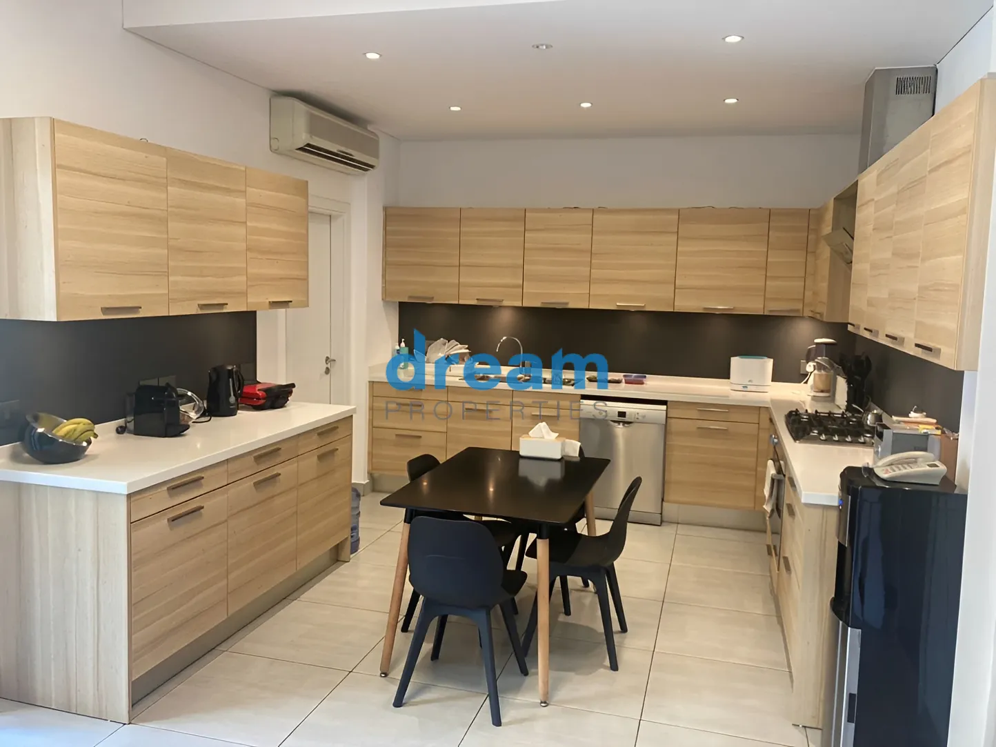 Apartment for rent in Achrafieh, Beirut, Lebanon - 3 bed, 3 bath