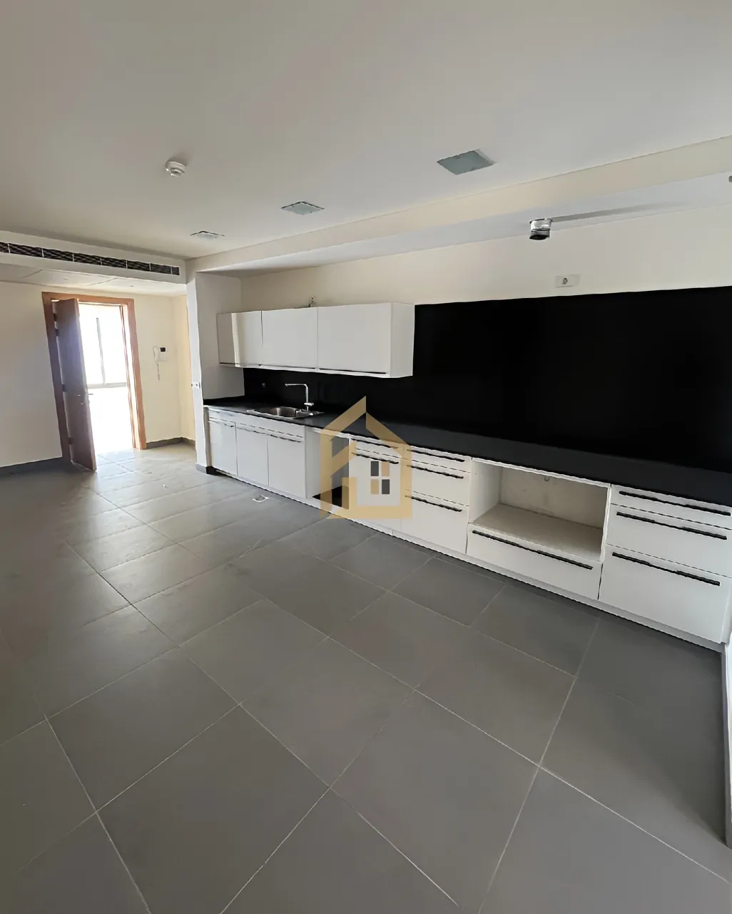 Apartment for sale in Ramleh Al Bayda, Beirut, Lebanon - 4 bed, 6 bath