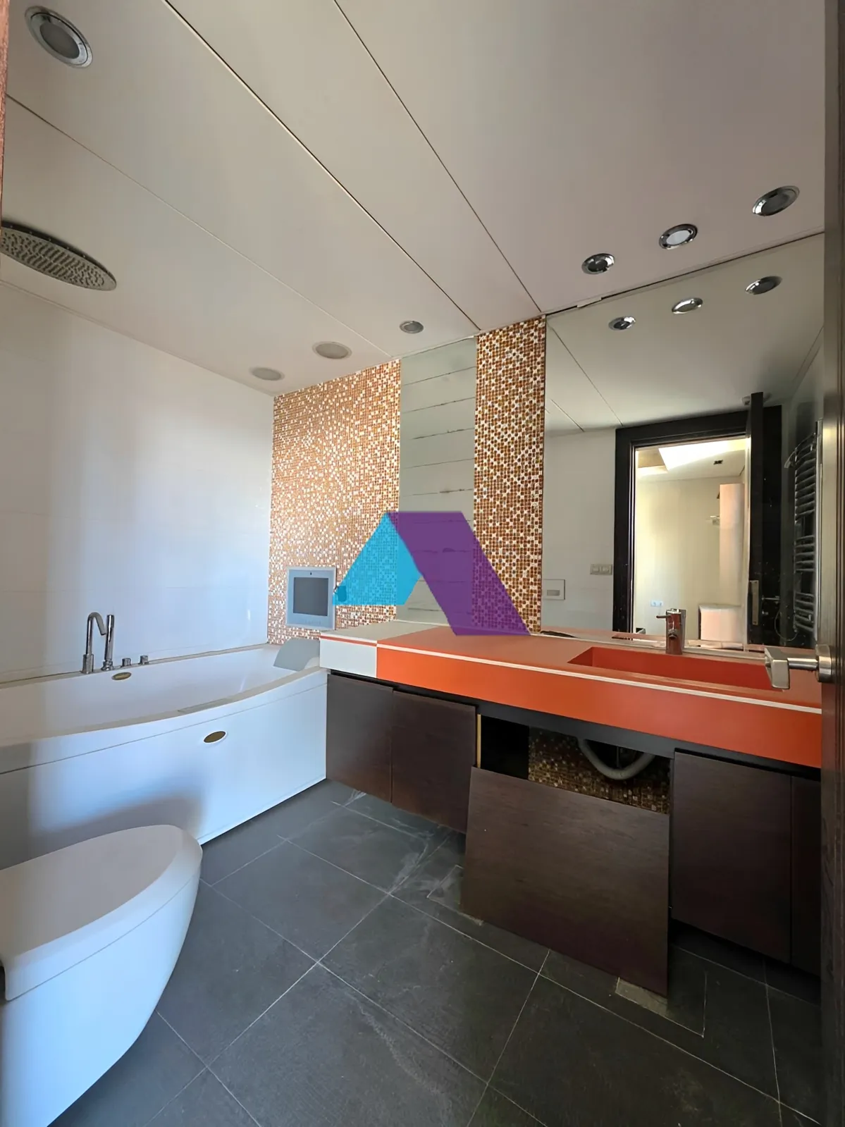 Apartment for Sale in Saifi Village