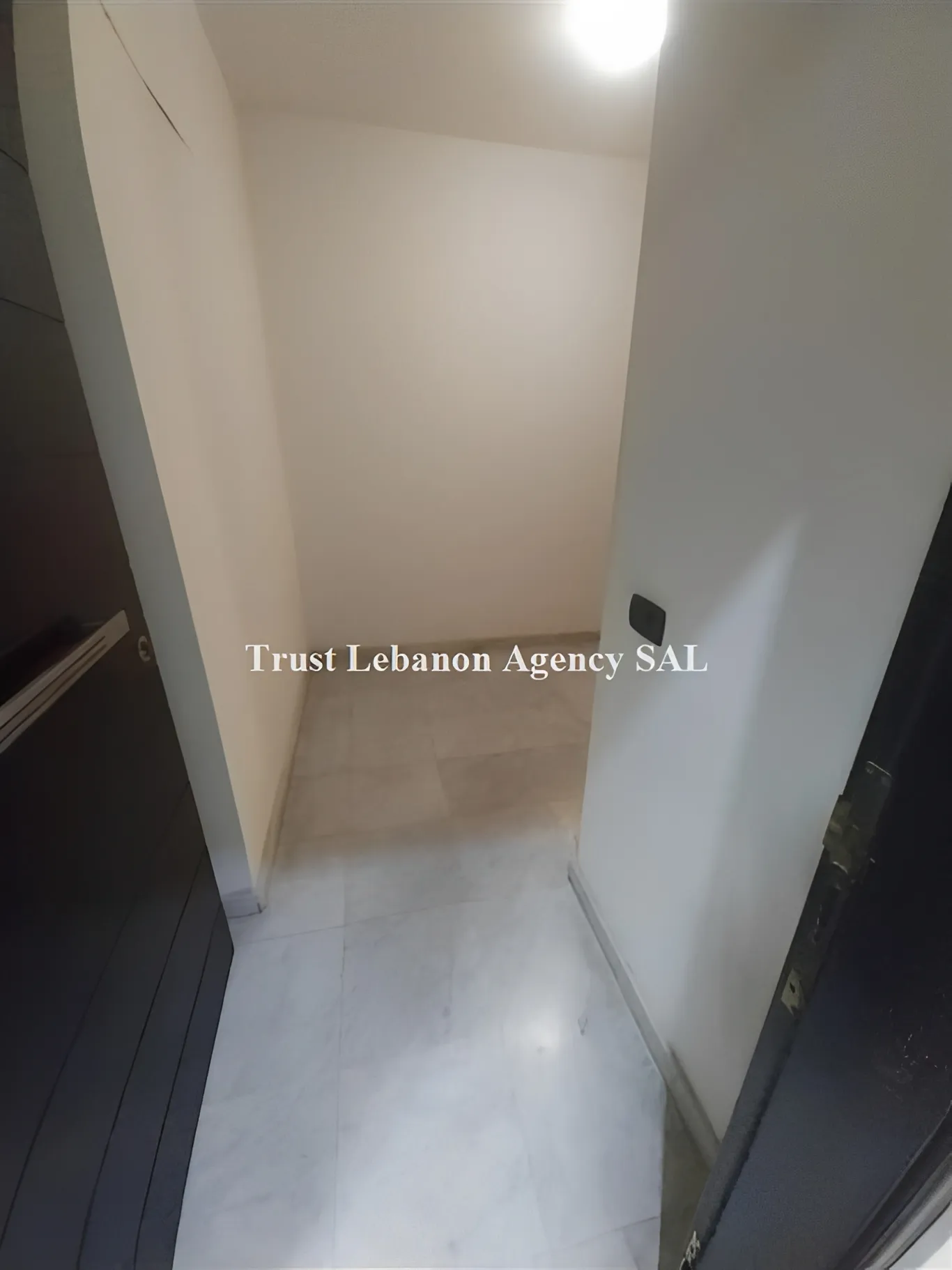 Office for sale in Baabda, Furn Al Chebak