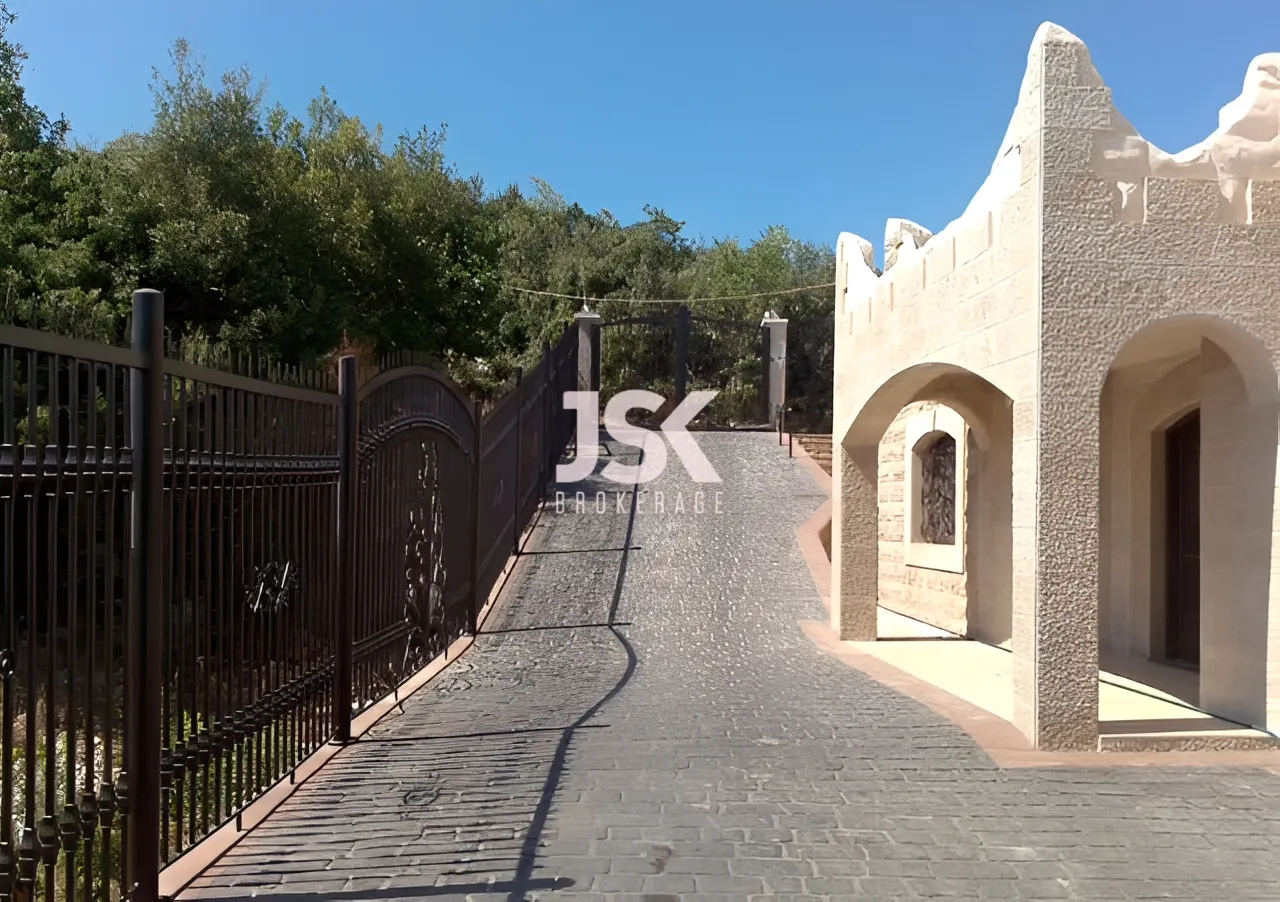 Villa for Sale in Ajaltoun