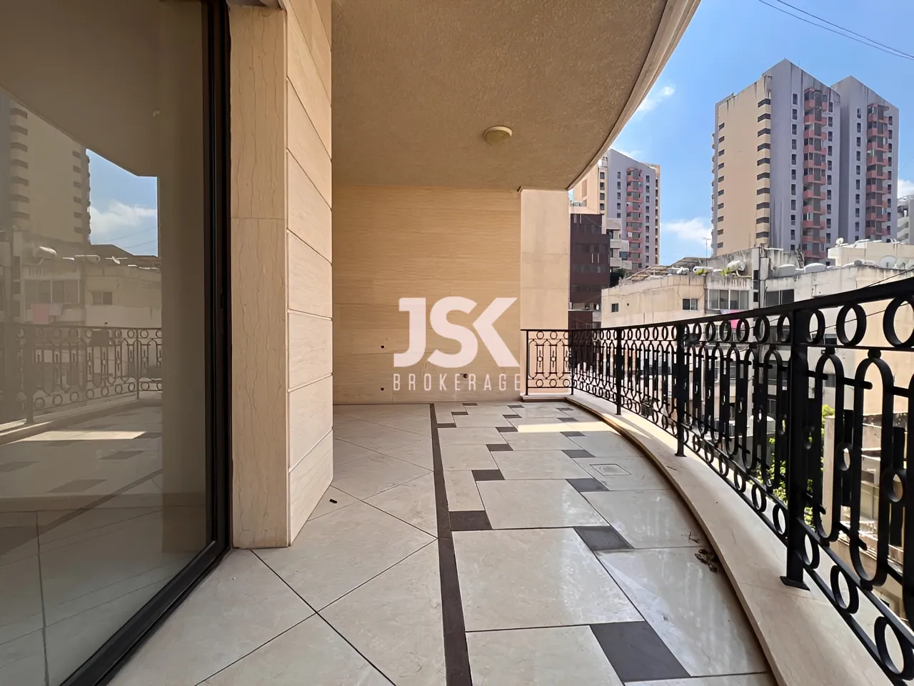 Apartment for Sale in Sioufi