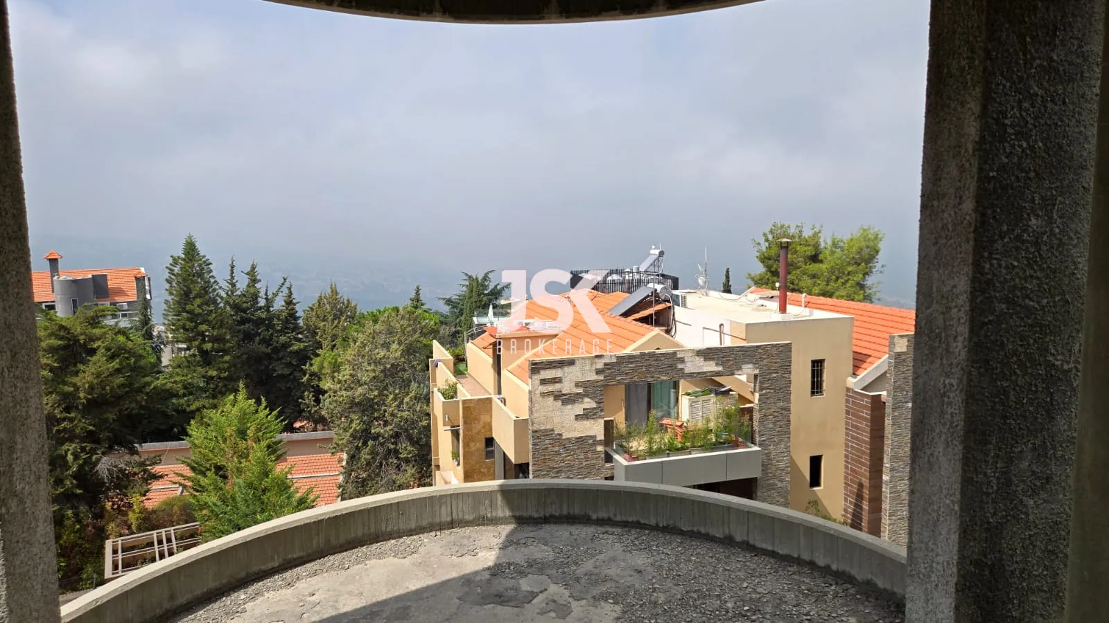 Building for Sale in Ballouneh