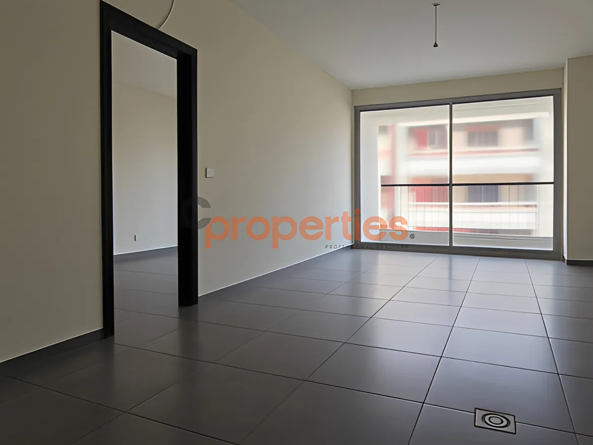 Office for Sale in Forn El Chebbak