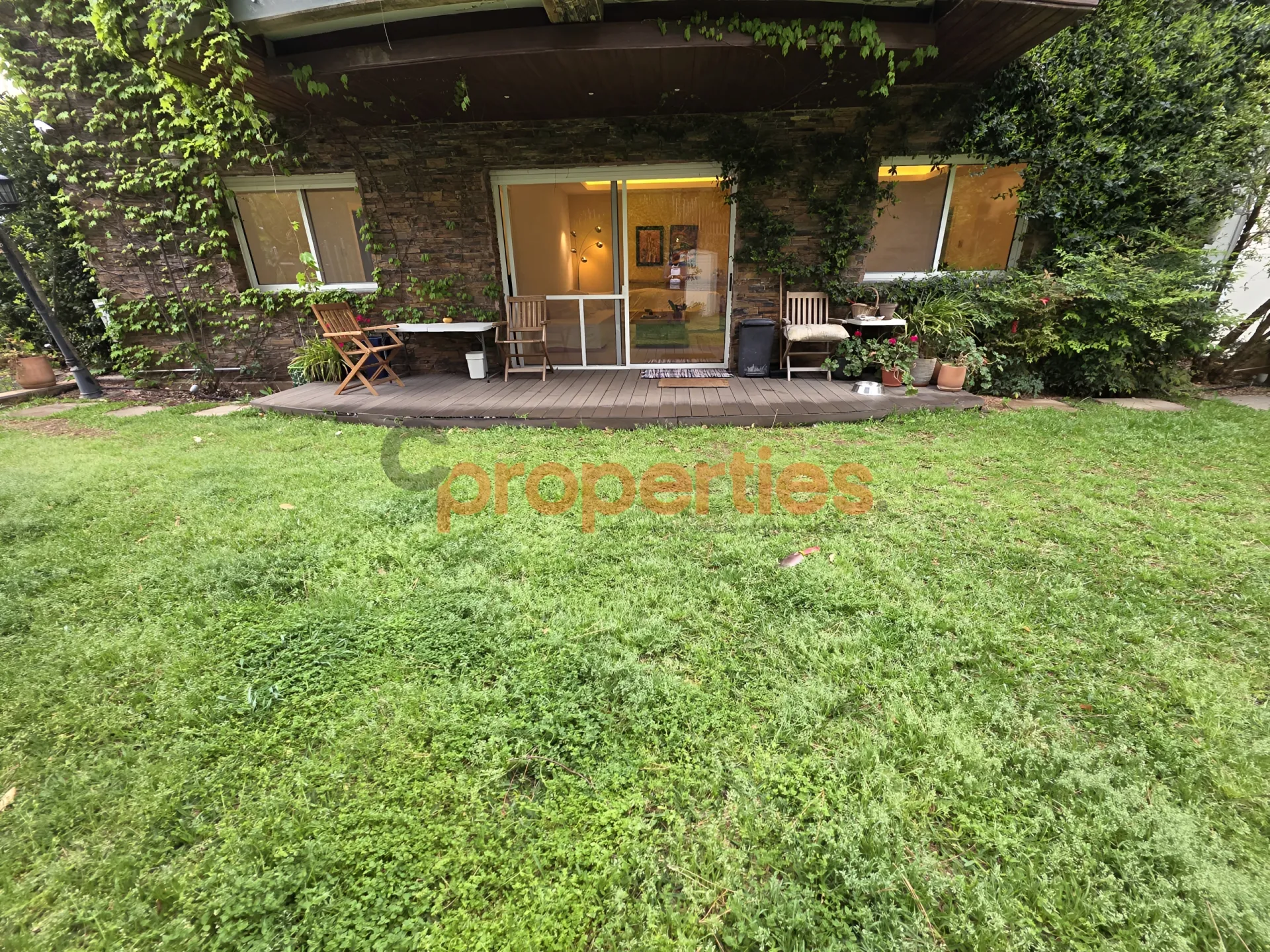 Apartment for Sale in Ouyoun - 3 bed, 5 bath
