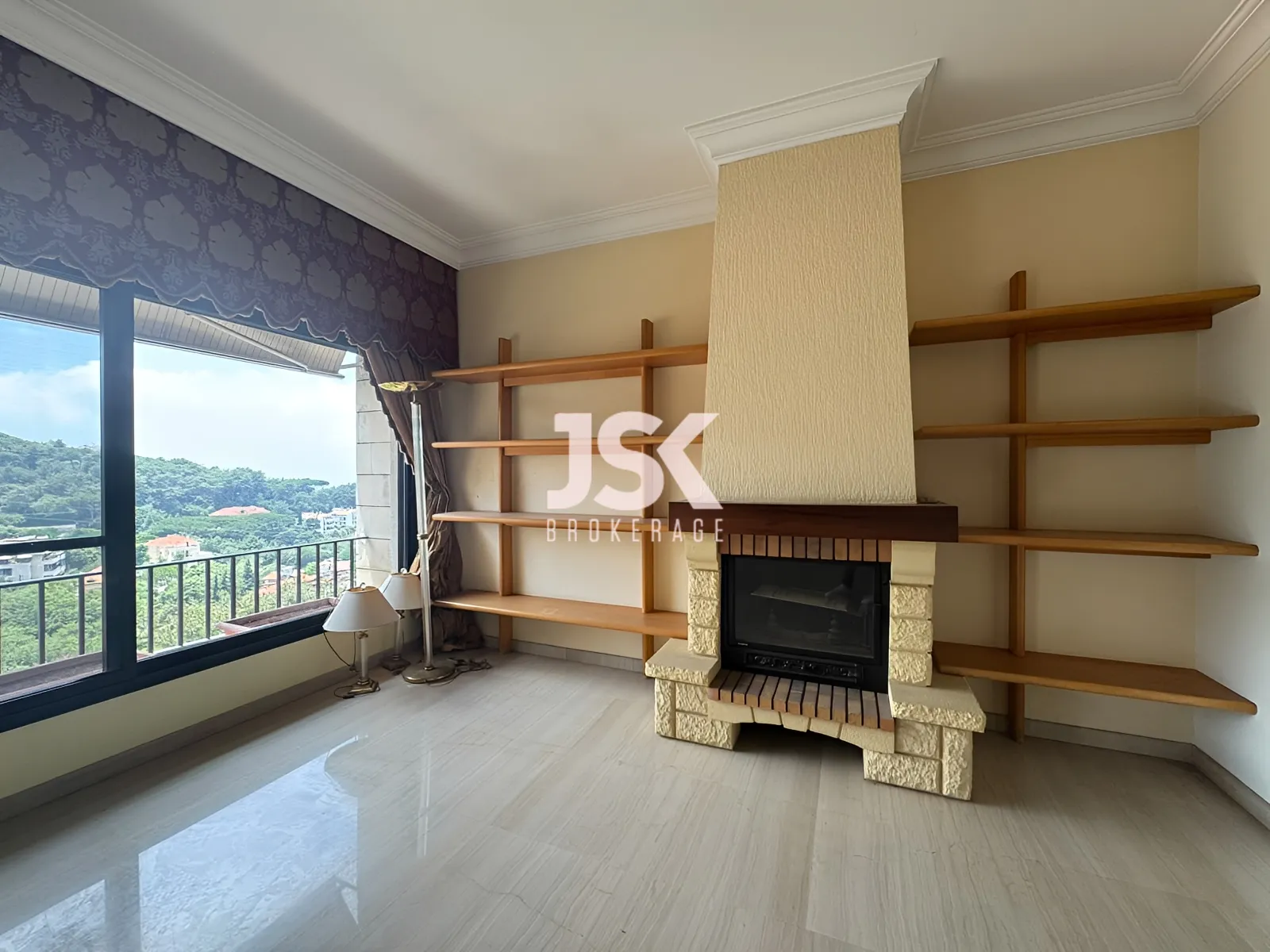 Apartment for Sale in Broummana - 5 bed