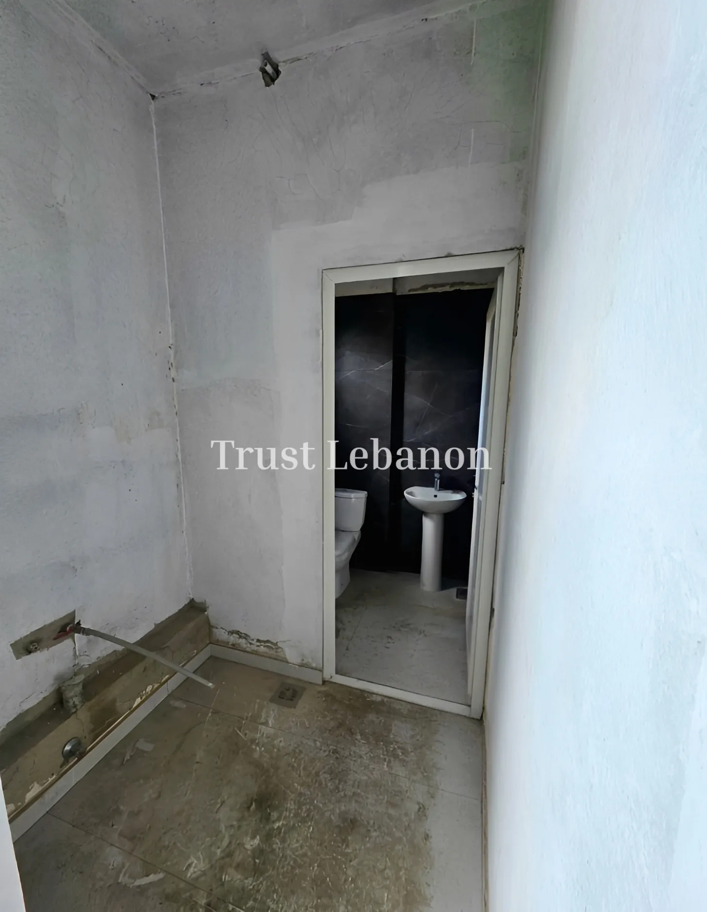 Shop for rent in Dekwaneh