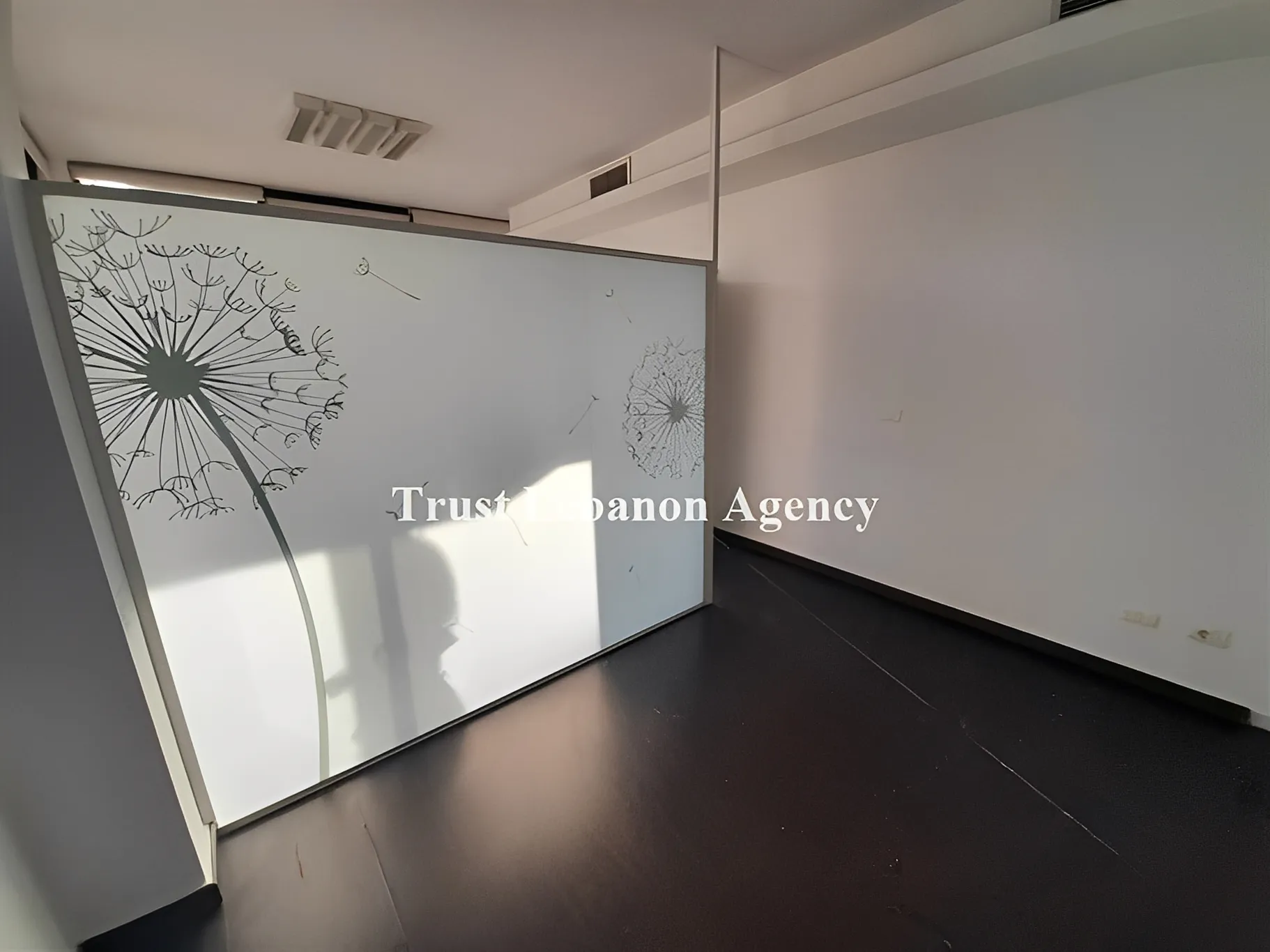 Office for rent in Metn, Mkalles