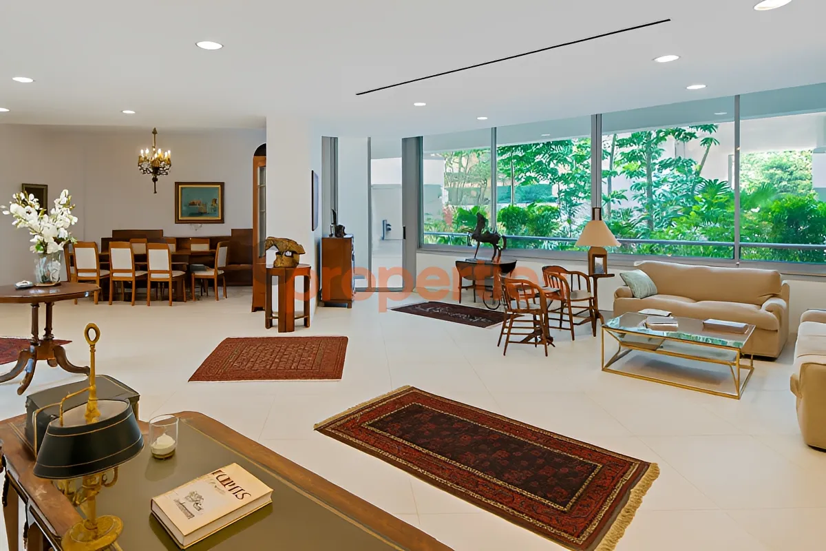 Apartment for Sale in Achrafieh - 3 bed, 4 bath