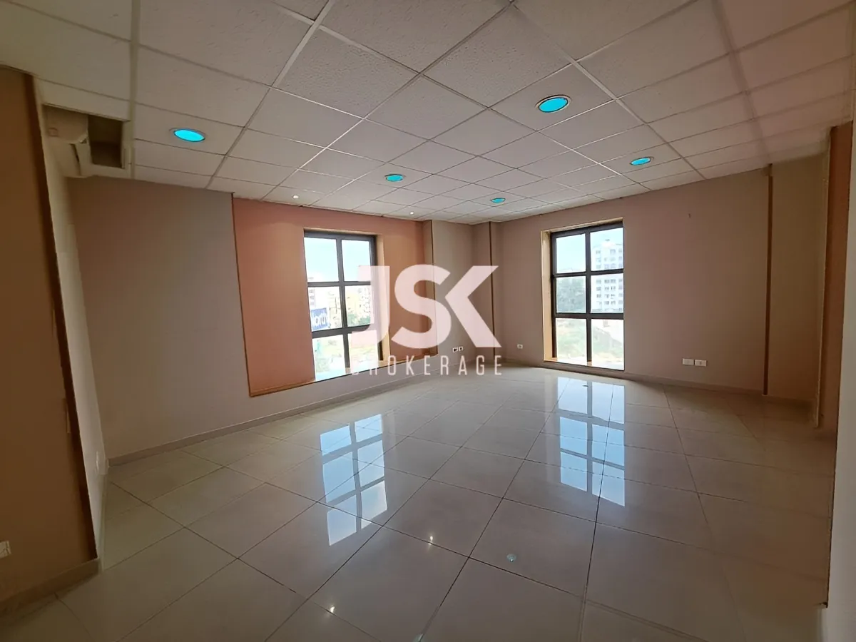 Office for rent in Dekwaneh