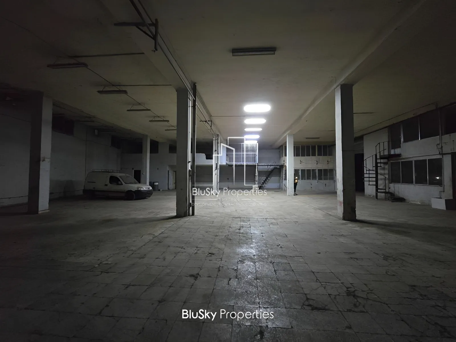 Warehouse for sale in Dekwaneh