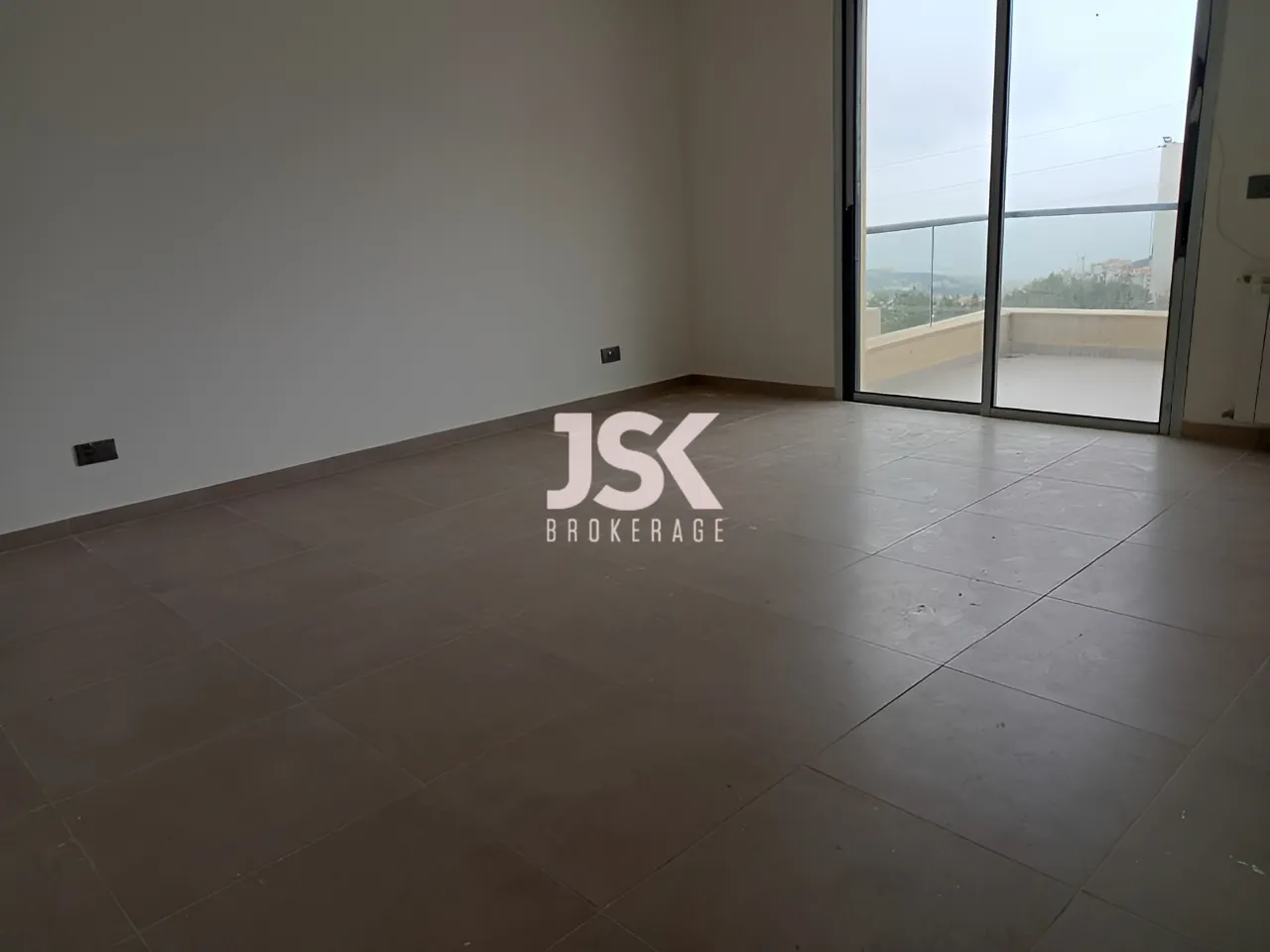Apartment for Sale in Ballouneh - 3 bed