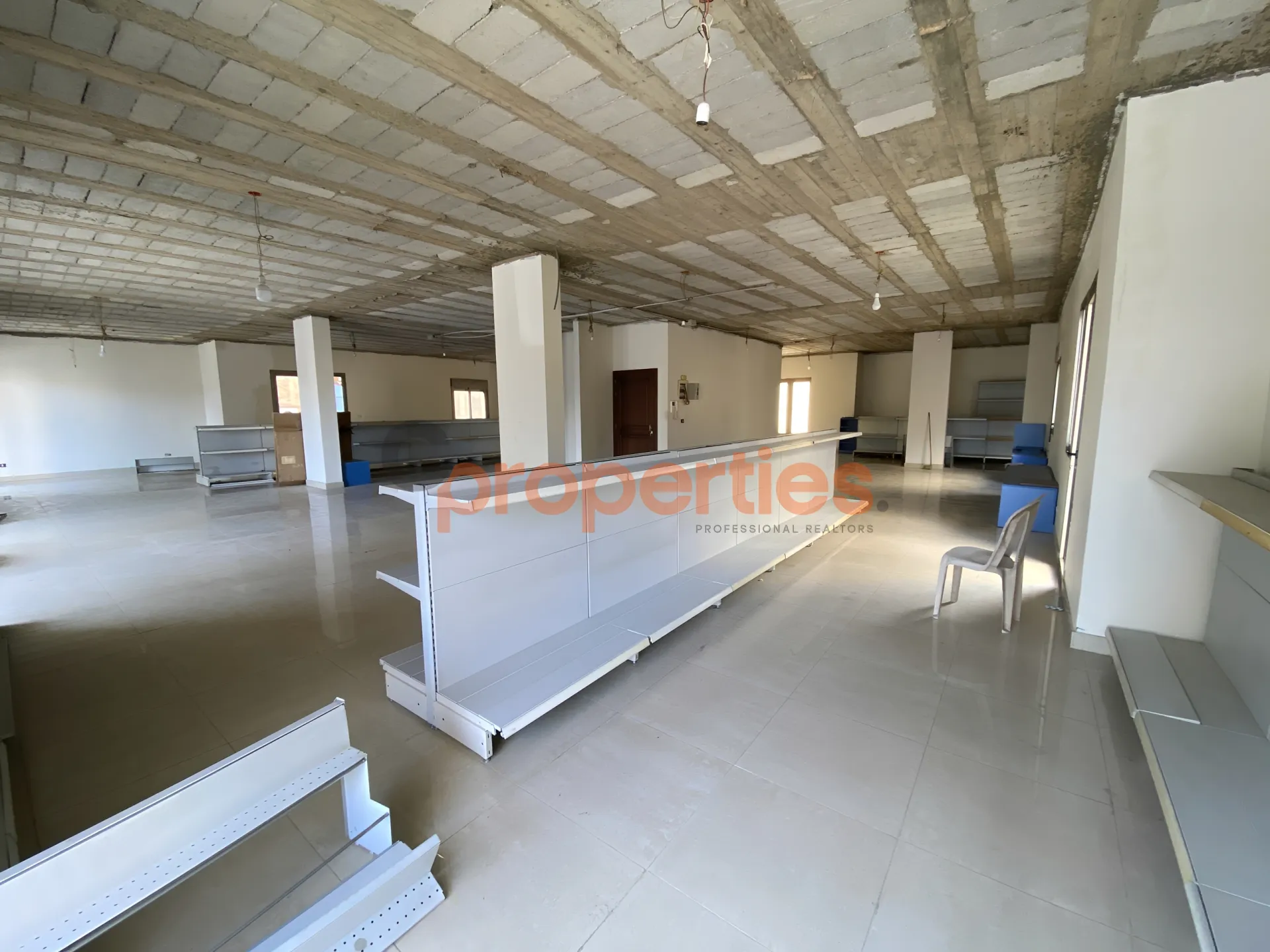 Showroom for Sale in Hazmieh