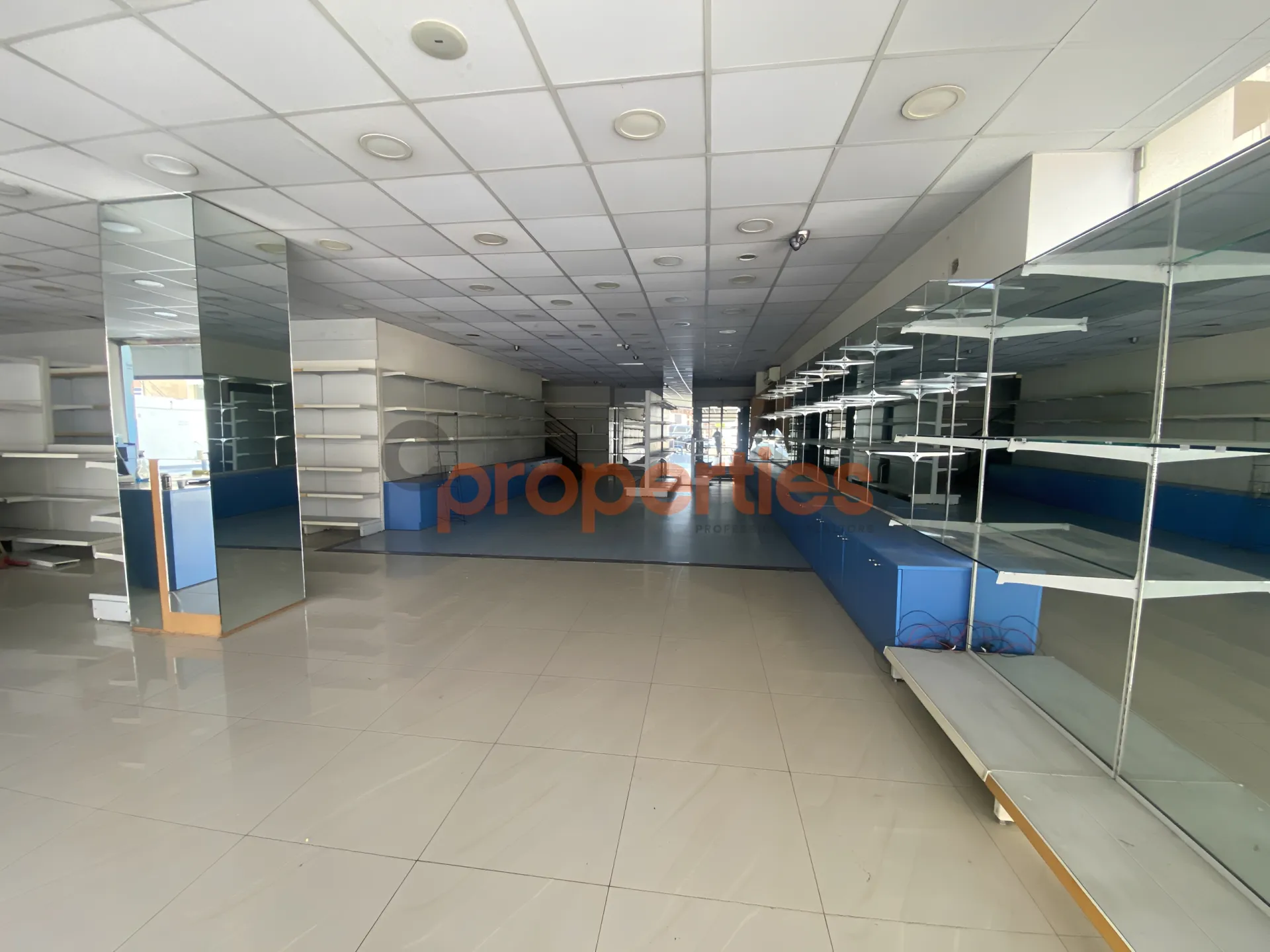 Showroom for Sale in Hazmieh