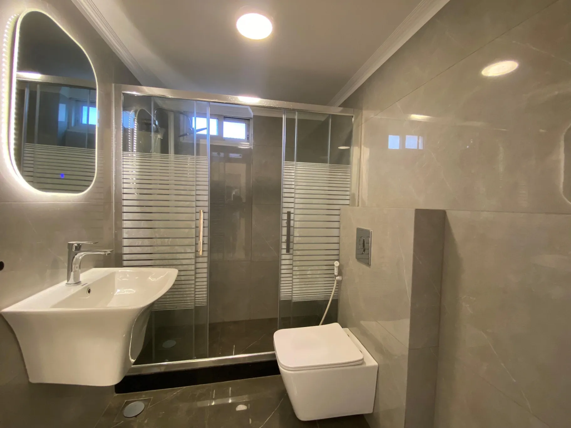 Apartment for sale in Raoucheh, Beirut, Lebanon