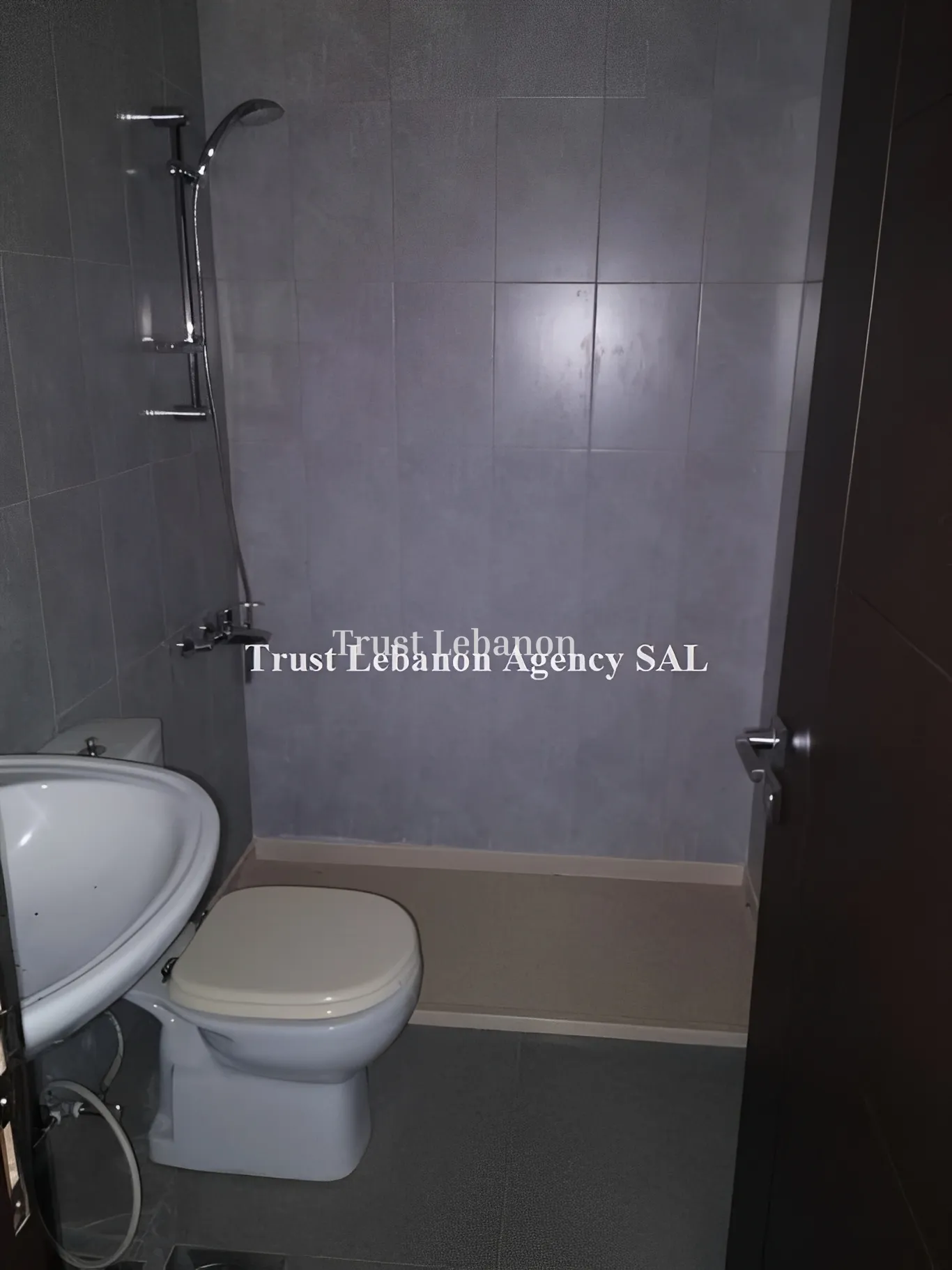 Office for rent in Forn El Chebbak, Lebanon