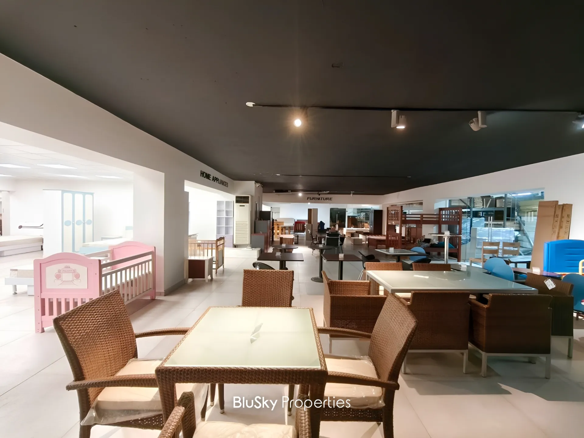 Showroom for rent in Dora, lebanon