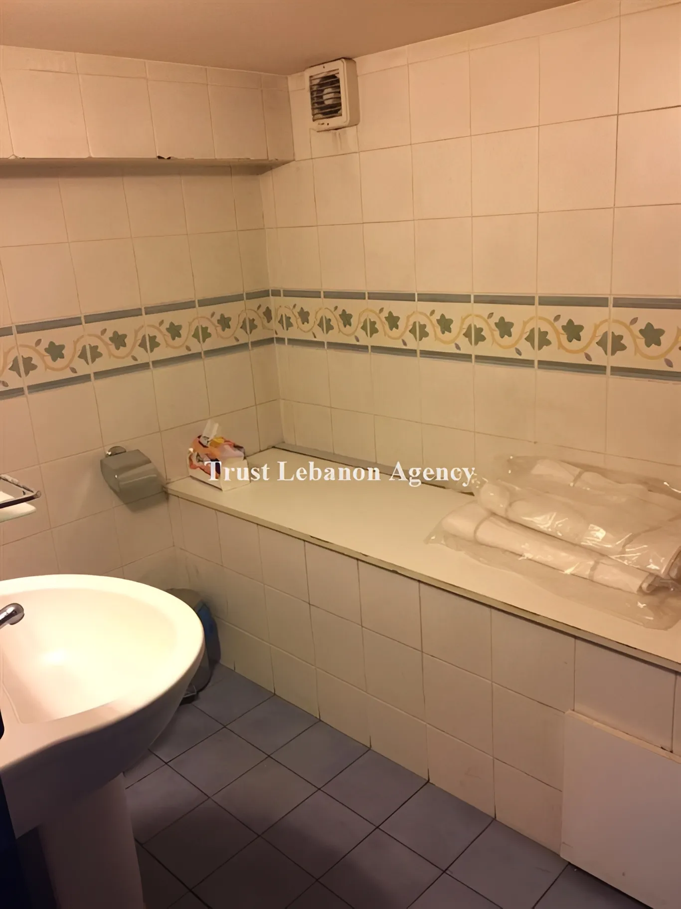 Shop for rent in Beirut, Tabaris