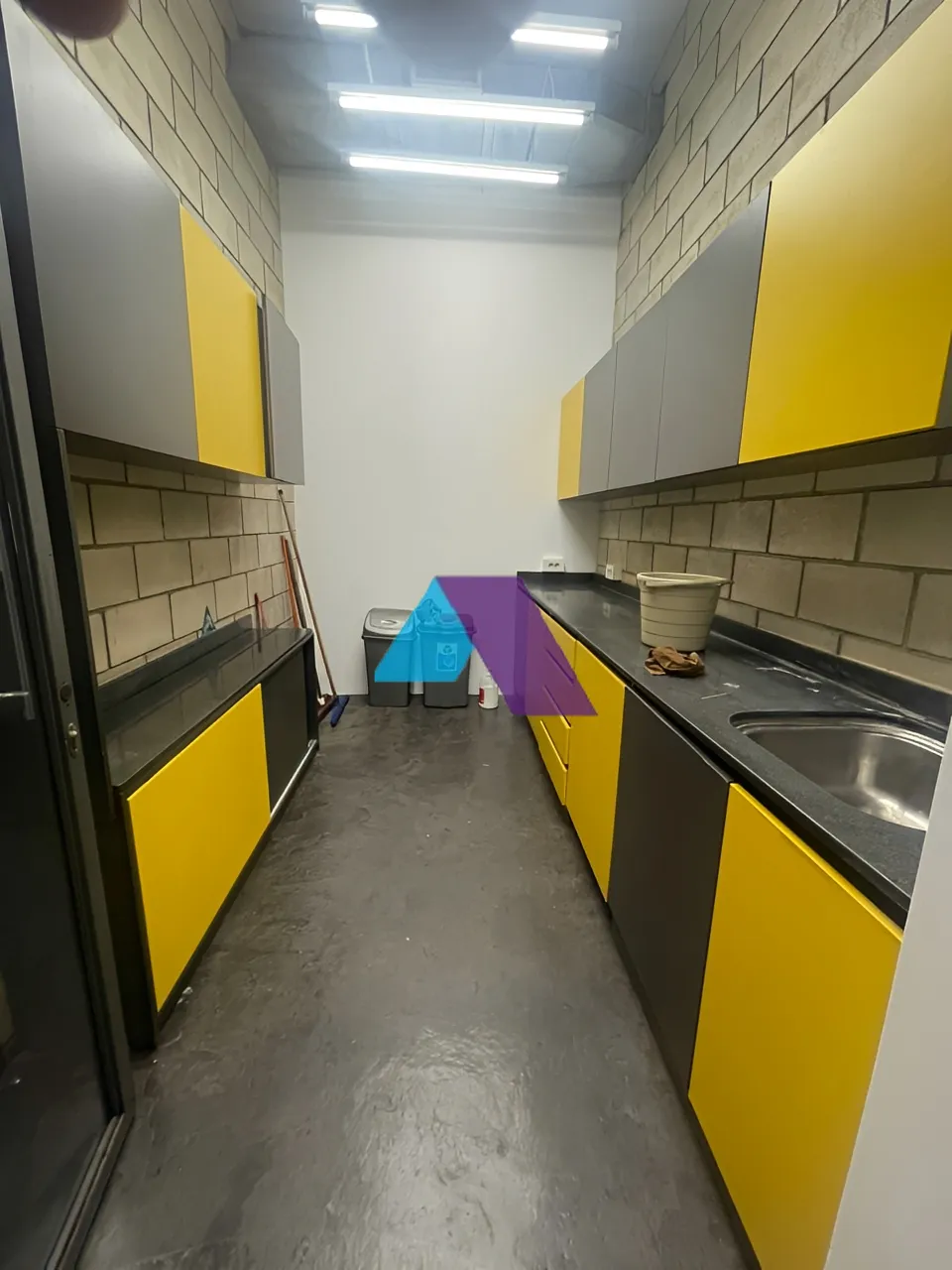 Office for rent in Saifi Village