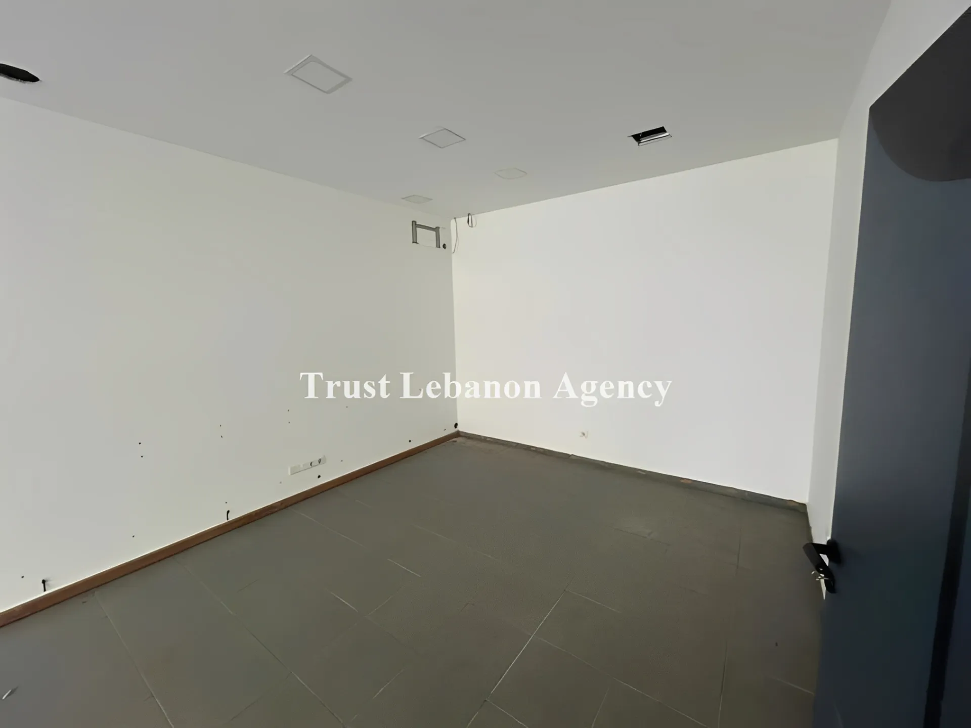 Commercial Property For Rent in Keserwan, Adonis