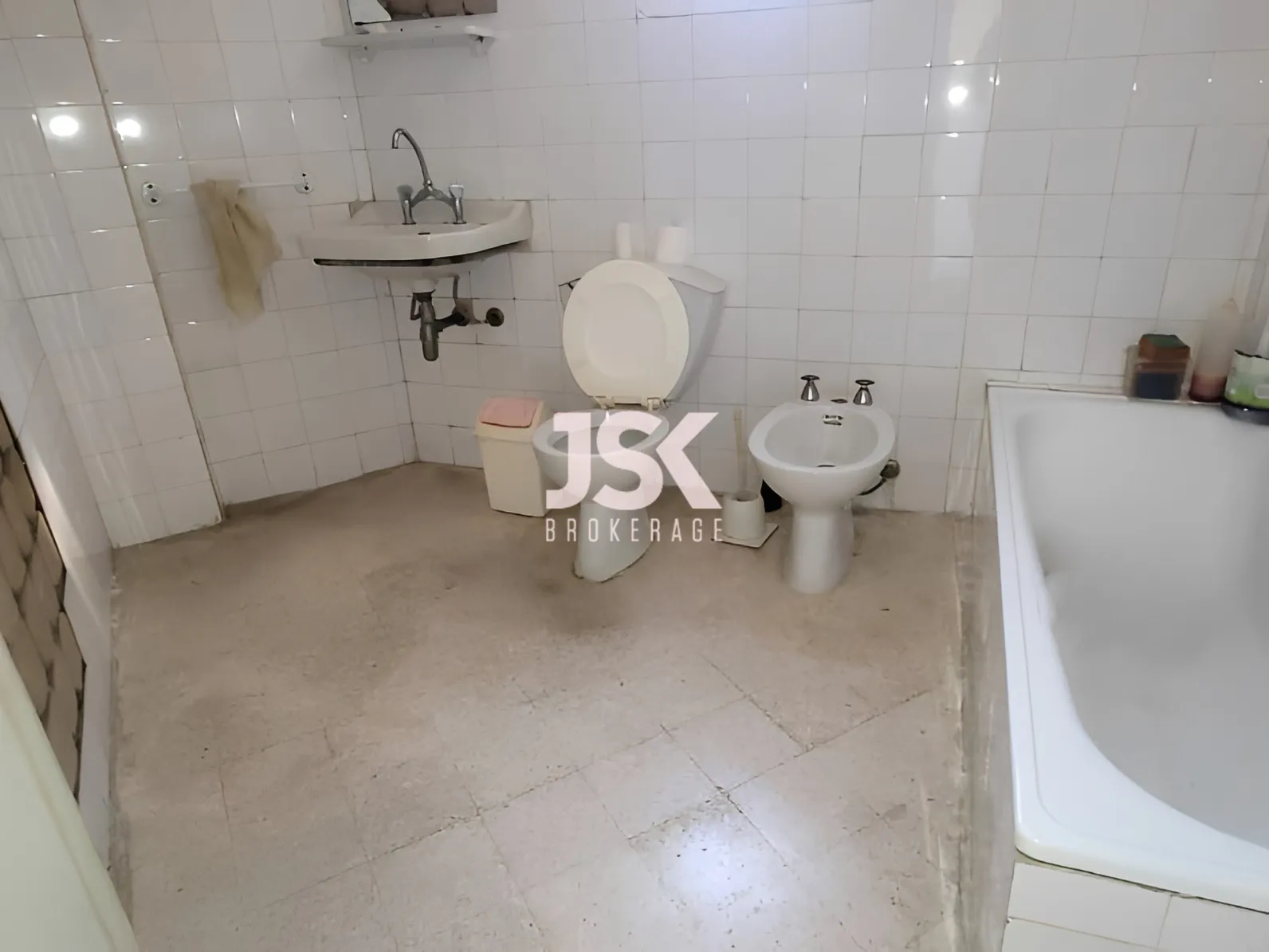 Office for Sale in Jounieh