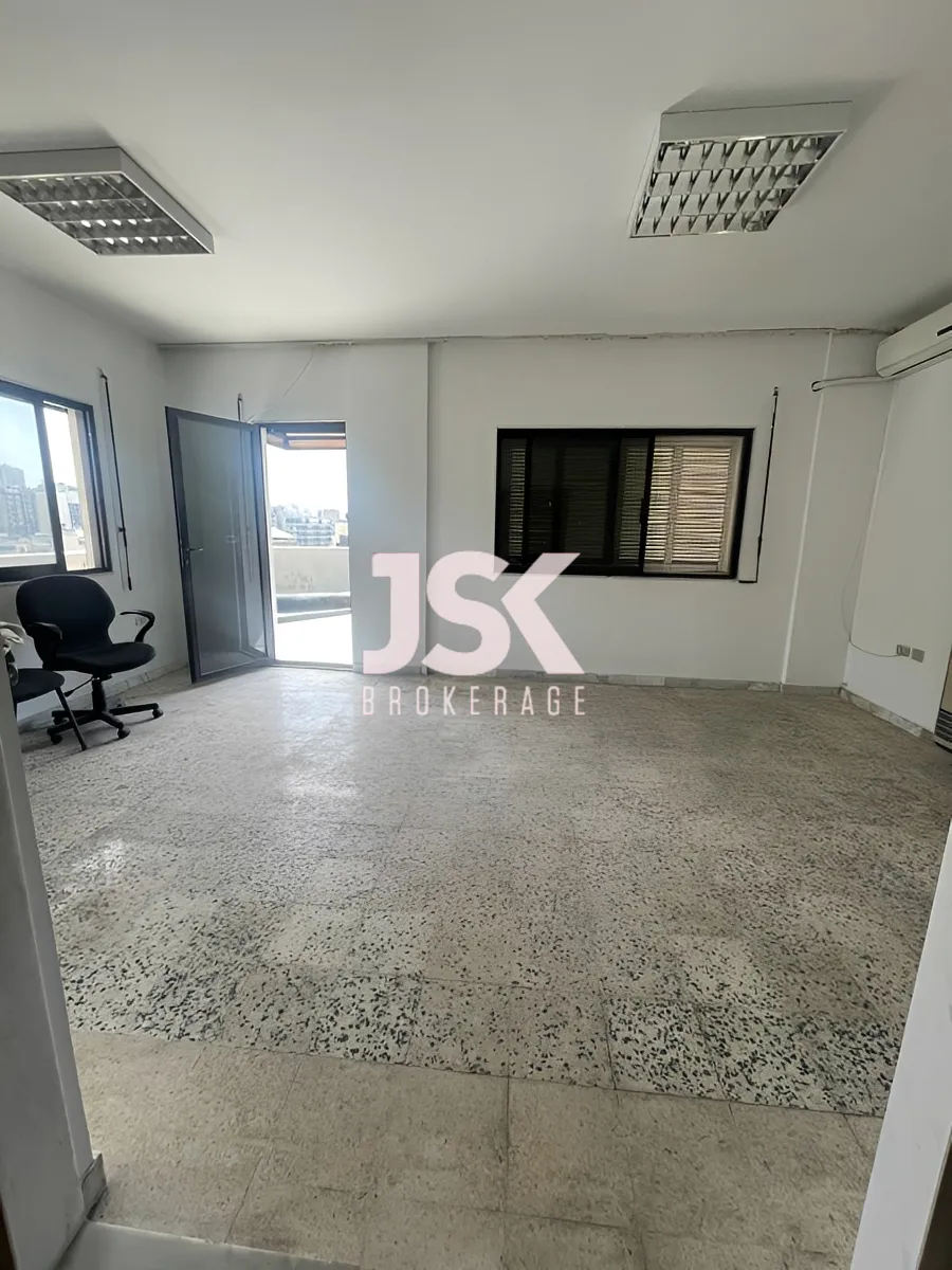 Office for rent in Hamra