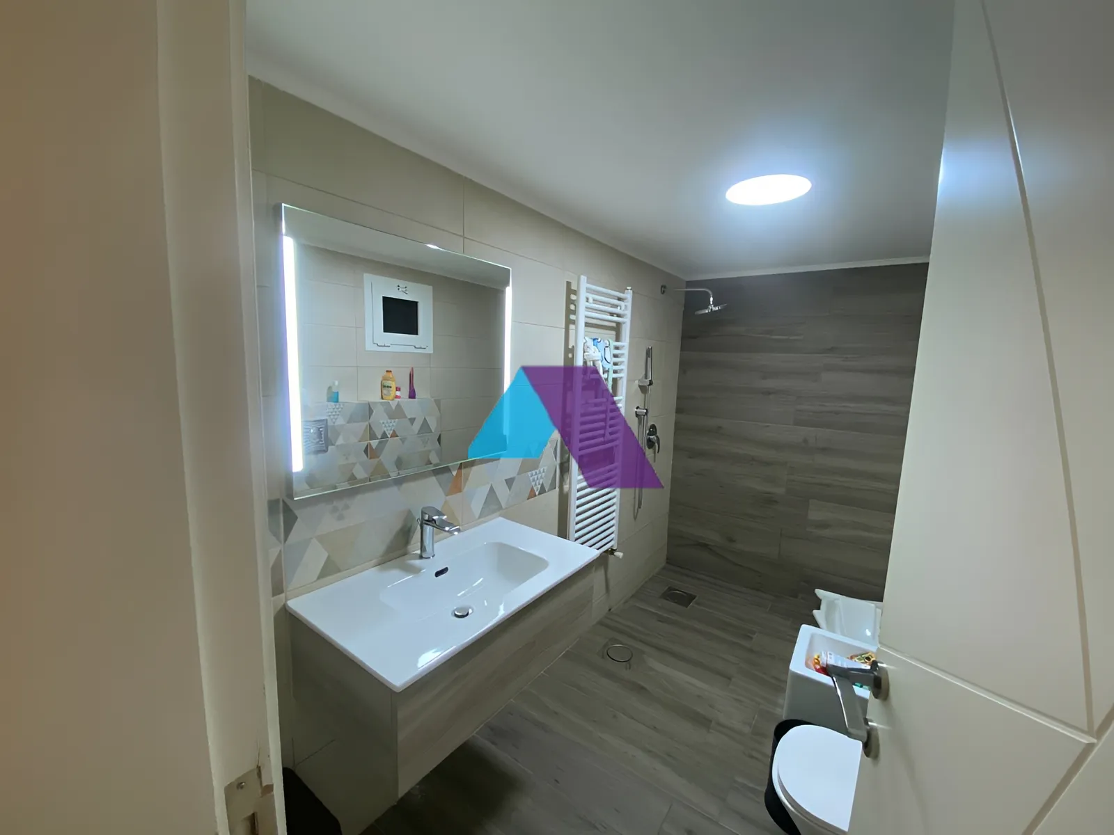 Apartment for Sale in Ballouneh