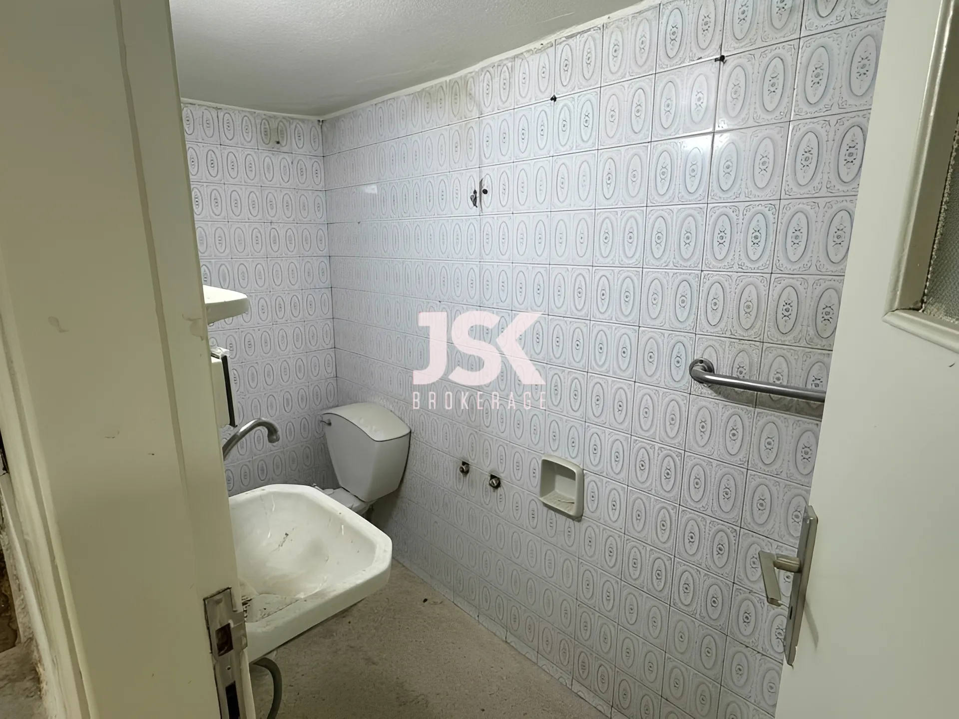 Shop for Rent in Remeil