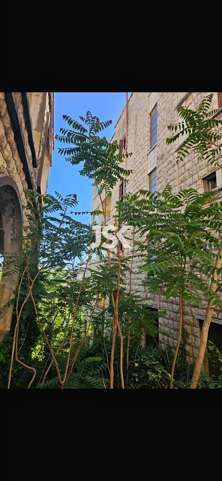 Building for Sale in Saoufar