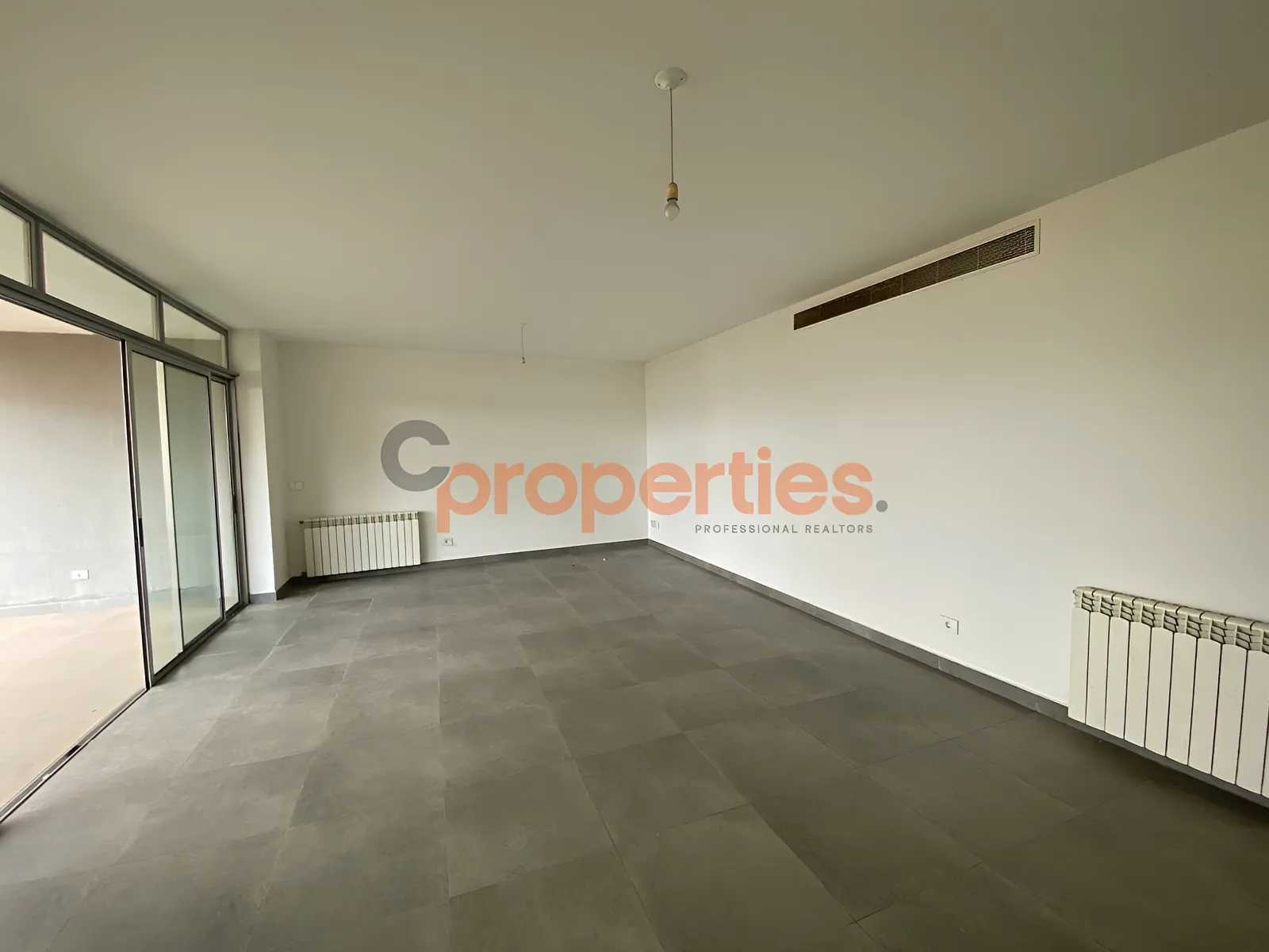 Apartment for Sale in Remeil - 3 bed, 4 bath