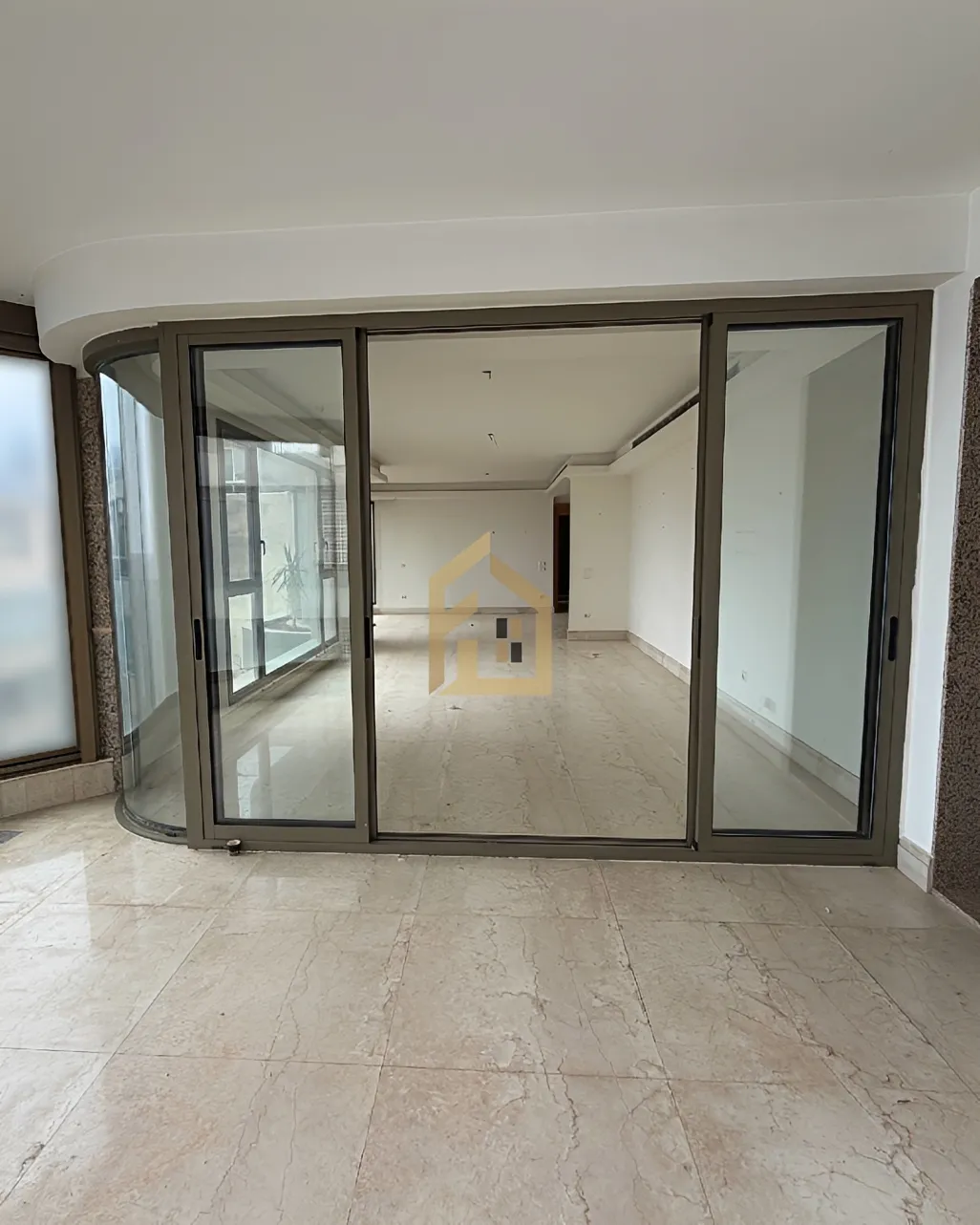 Apartment for rent in Ain El Mraiseh, Bayrut, Lebanon - 4 bed, 5 bath