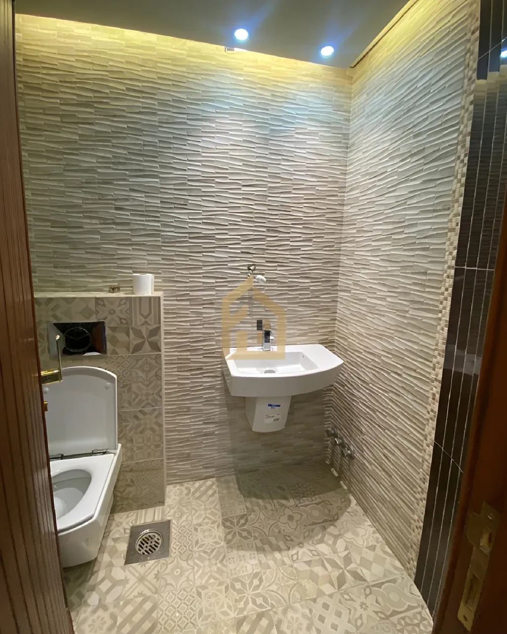 Apartment for sale in Ballouneh, Lebanon - 3 bed, 4 bath