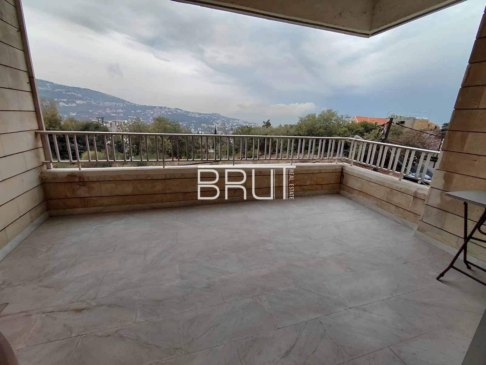 Apartment for Sale in Ballouneh
