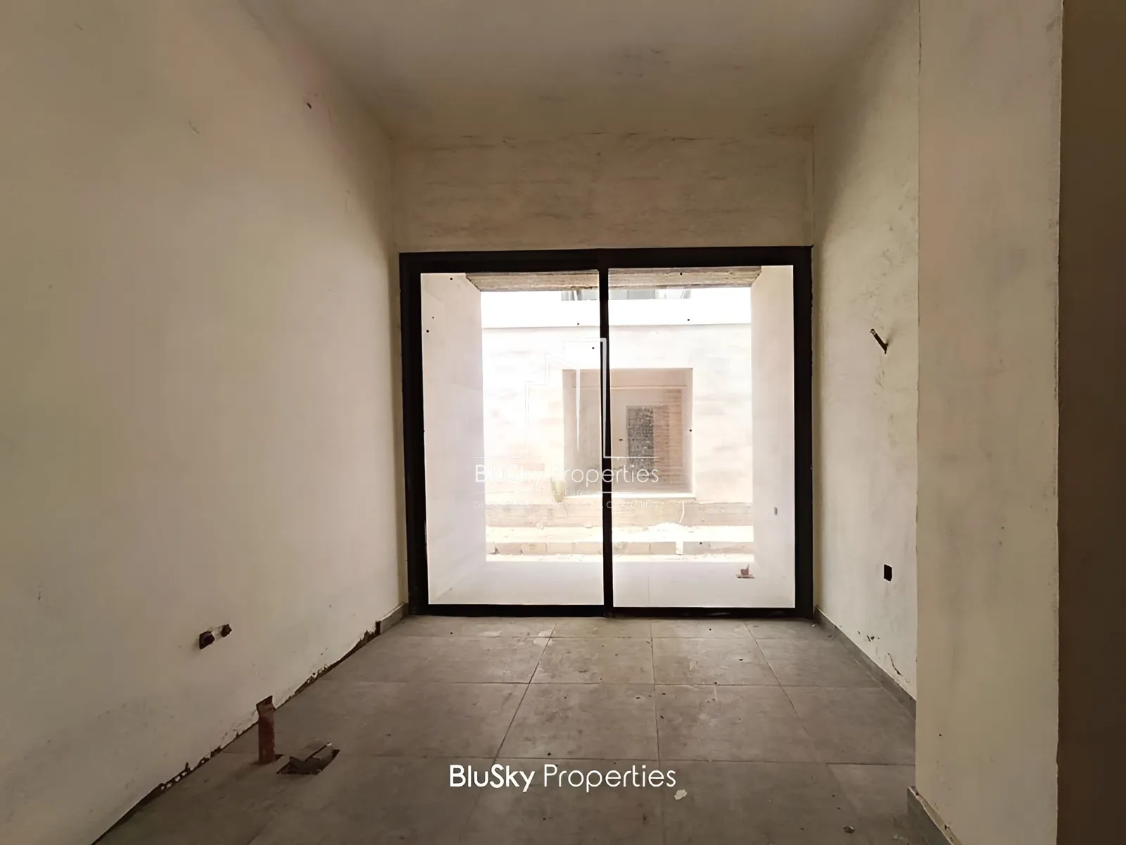 Apartment for Sale in Bouar - 3 bed, 3 bath
