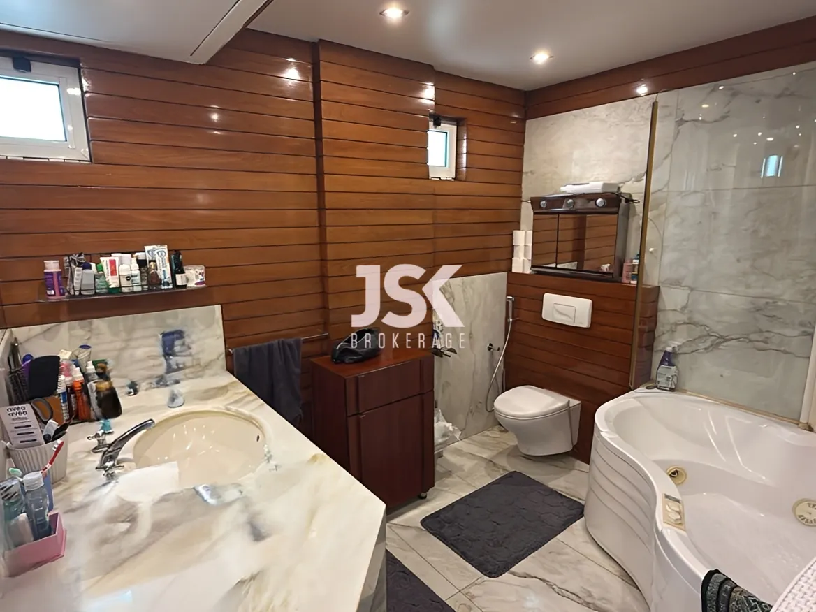 Office for Sale in Ras